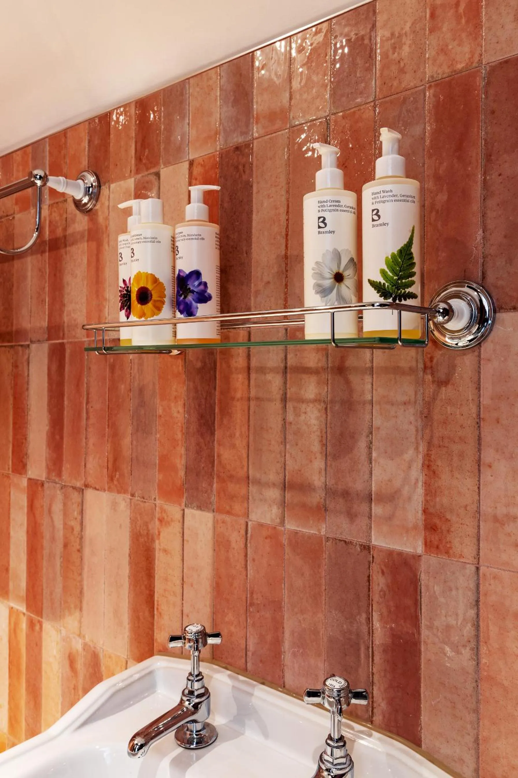 Bathroom in The White Hart Wadhurst