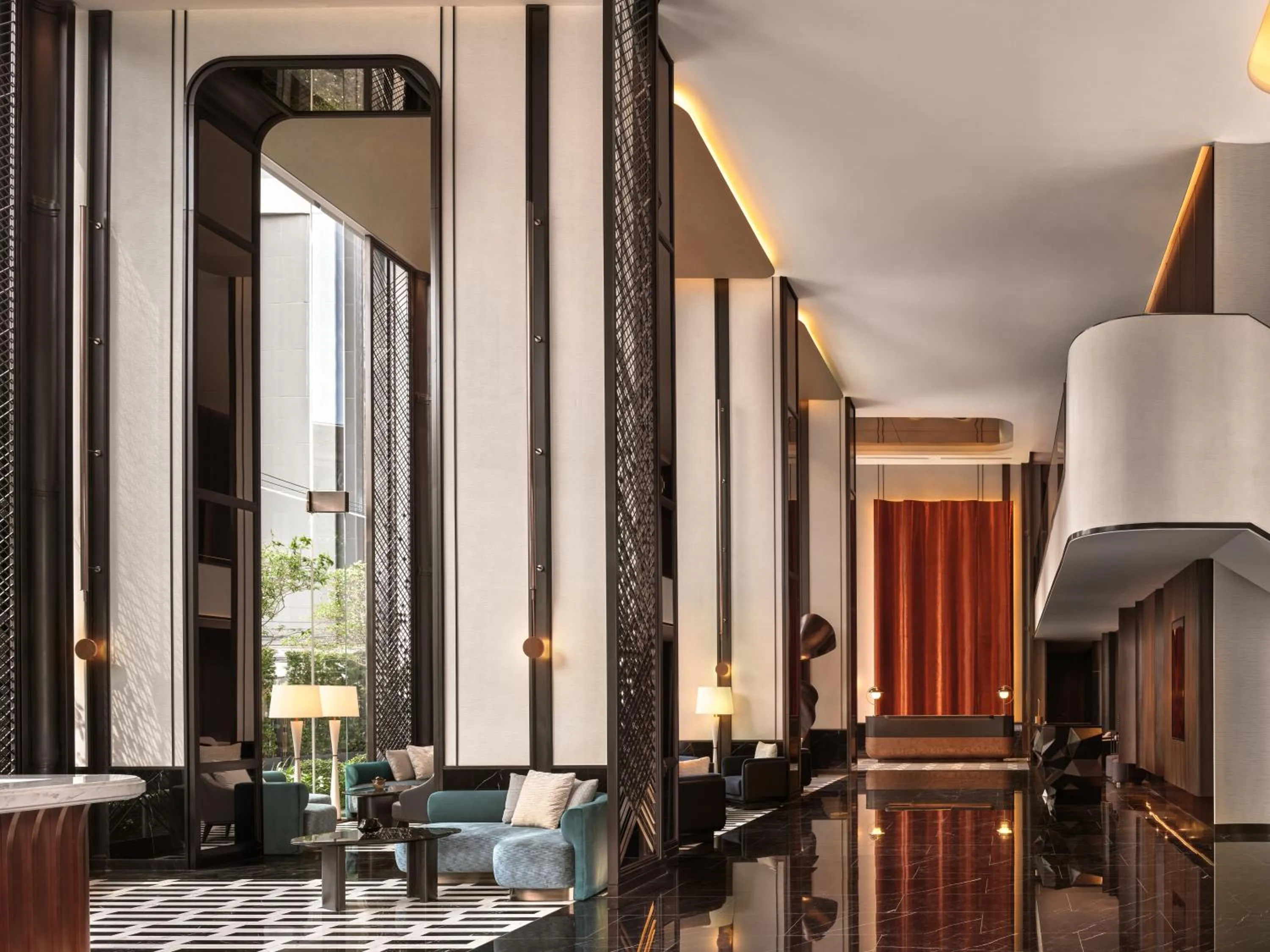 Lobby or reception in InterContinental Bangkok Sukhumvit by IHG