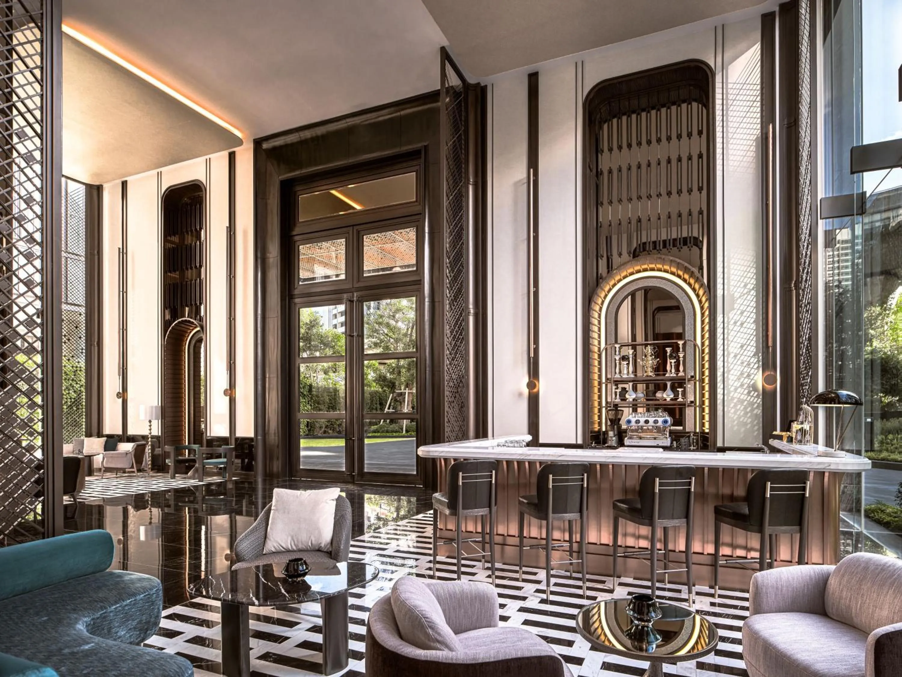 Lounge or bar in InterContinental Bangkok Sukhumvit by IHG