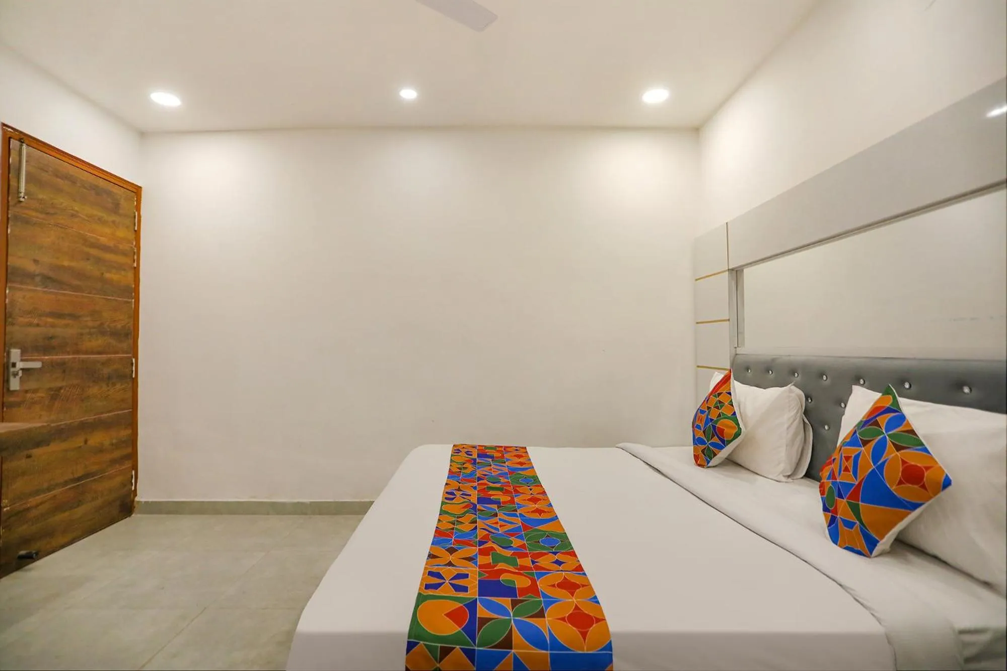 Bed in FabExpress F9 Noida Sector 27