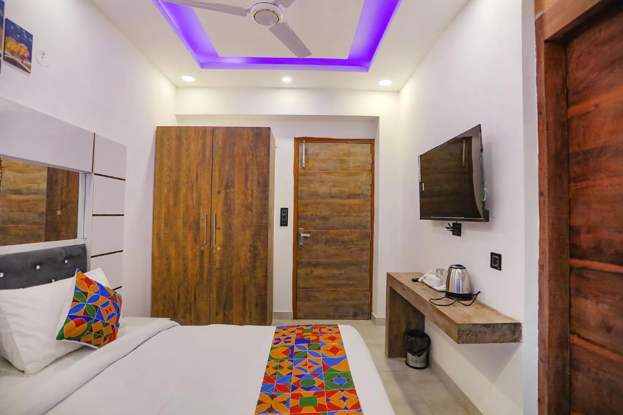 Bed in FabExpress F9 Noida Sector 27