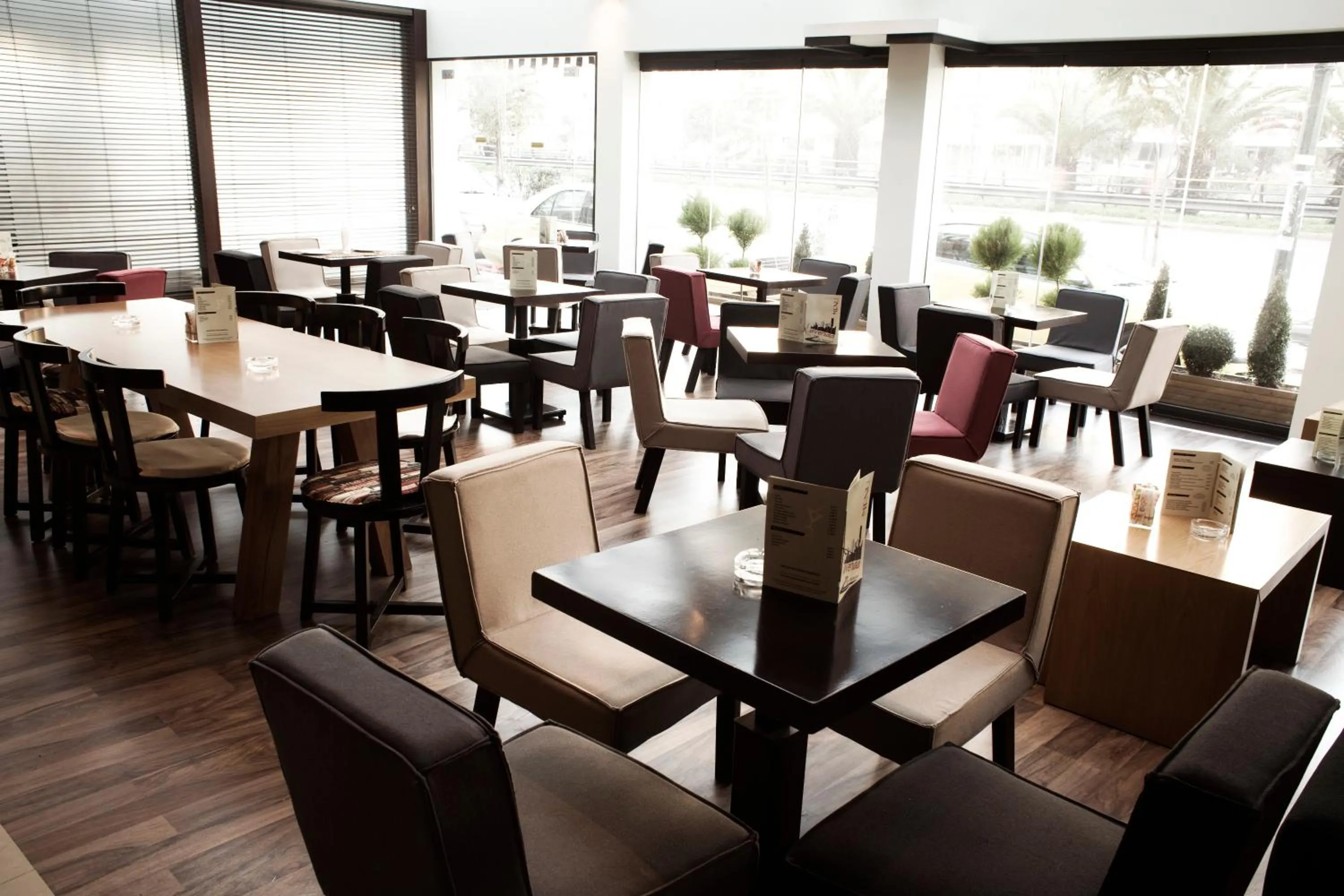 Restaurant/Places to Eat in Hellinis Hotel