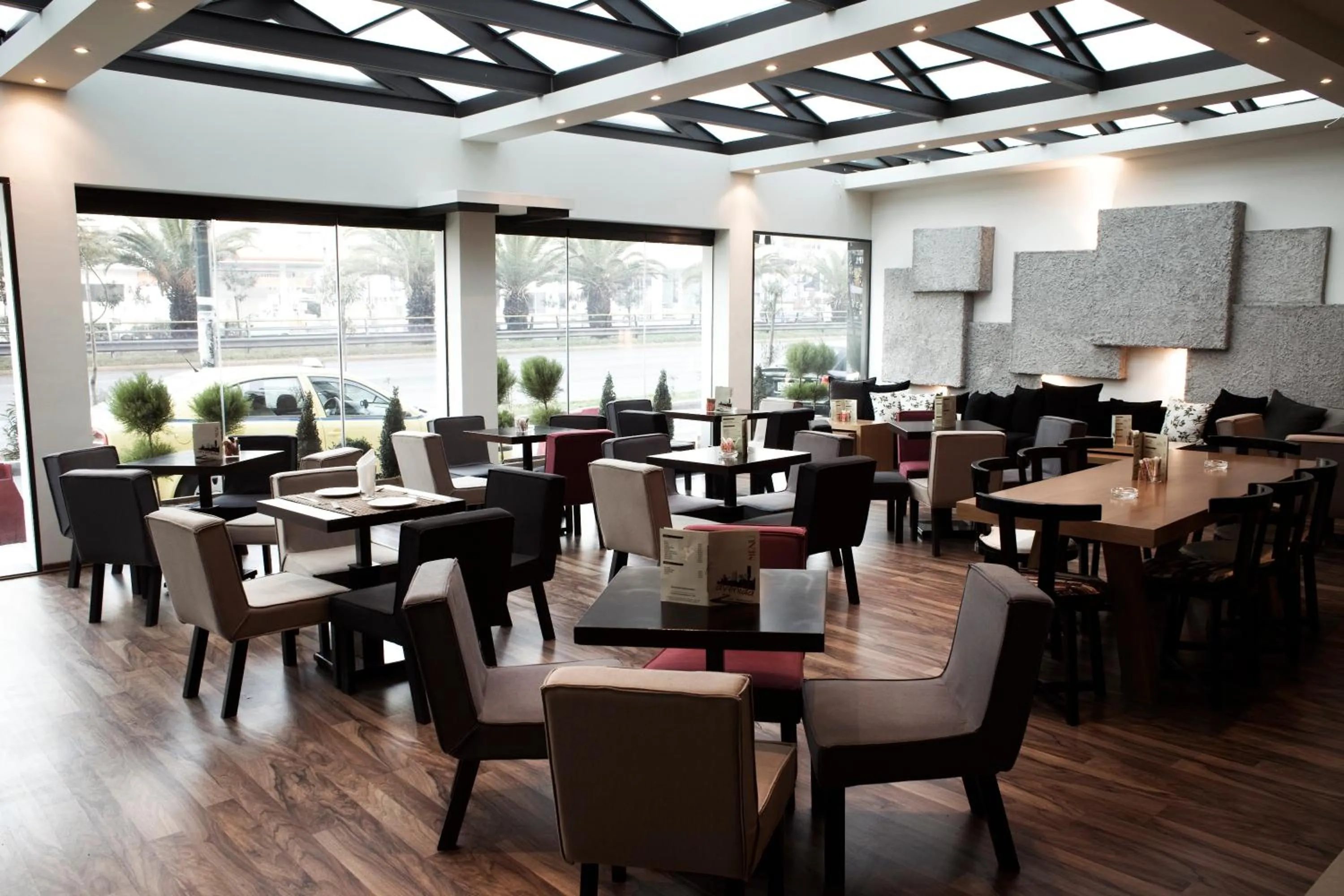 Restaurant/Places to Eat in Hellinis Hotel