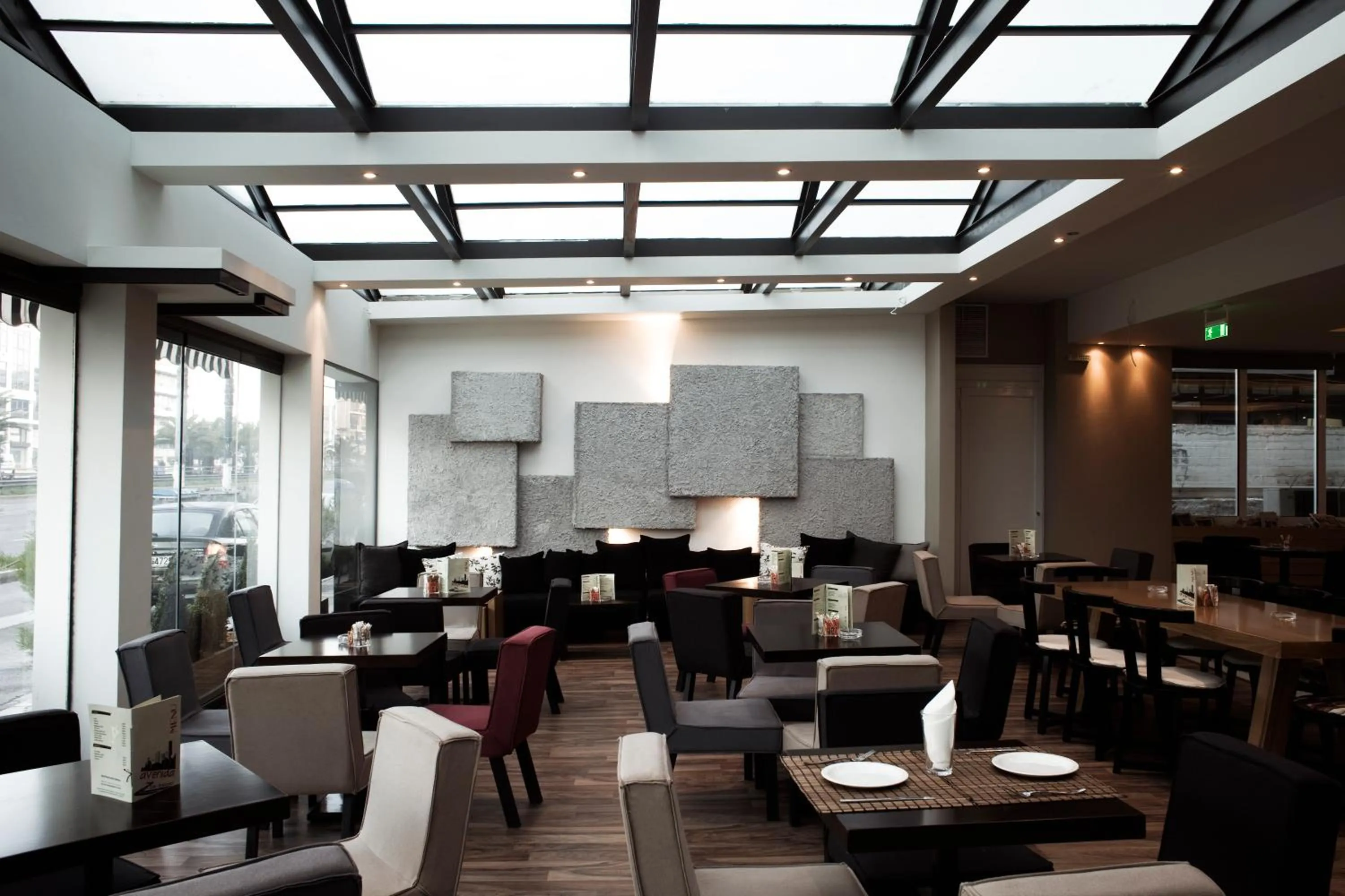 Restaurant/Places to Eat in Hellinis Hotel