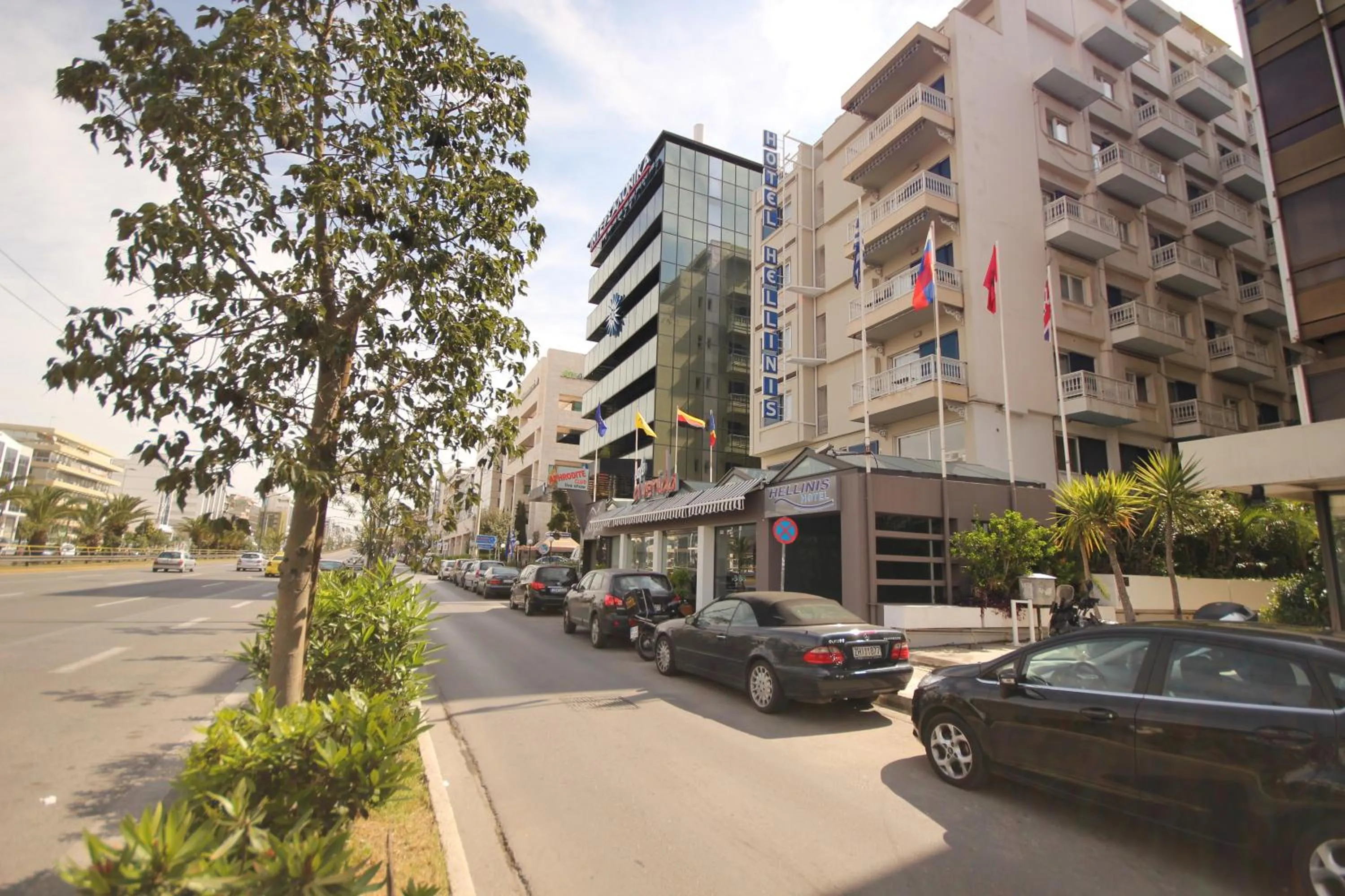 Facade/entrance in Hellinis Hotel
