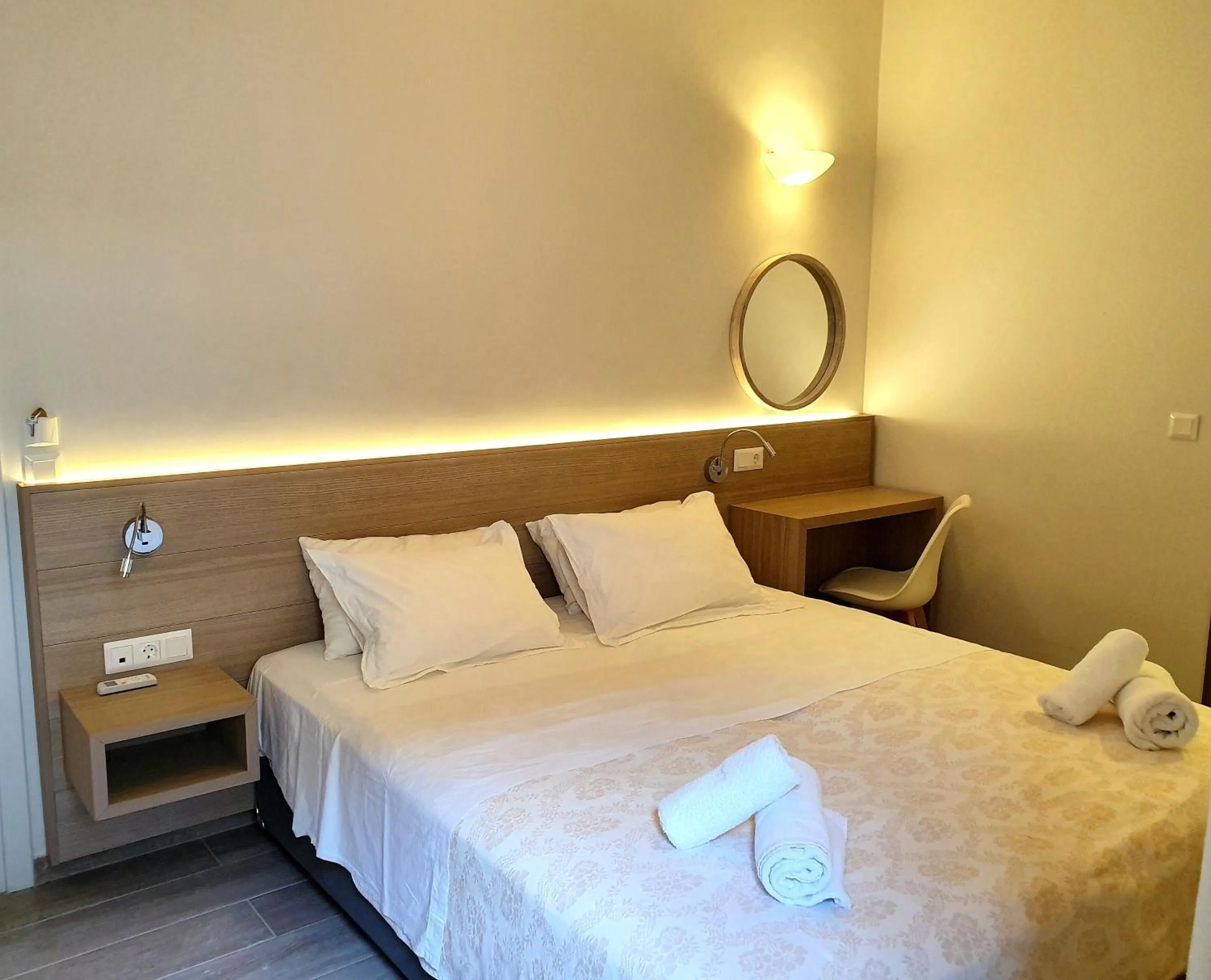 Bedroom, Bed in Caravel Hotel Apartments
