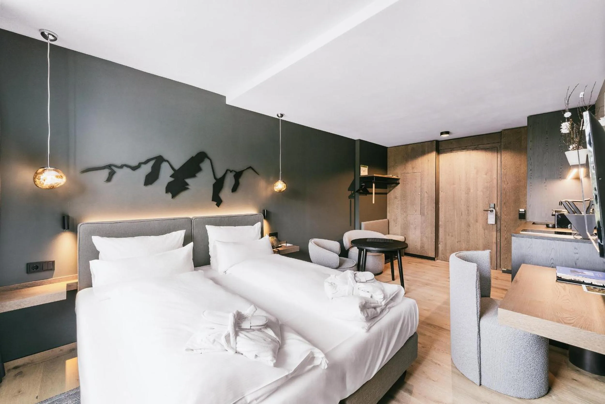 Photo of the whole room, Bed in TRIFORÊT alpin resort