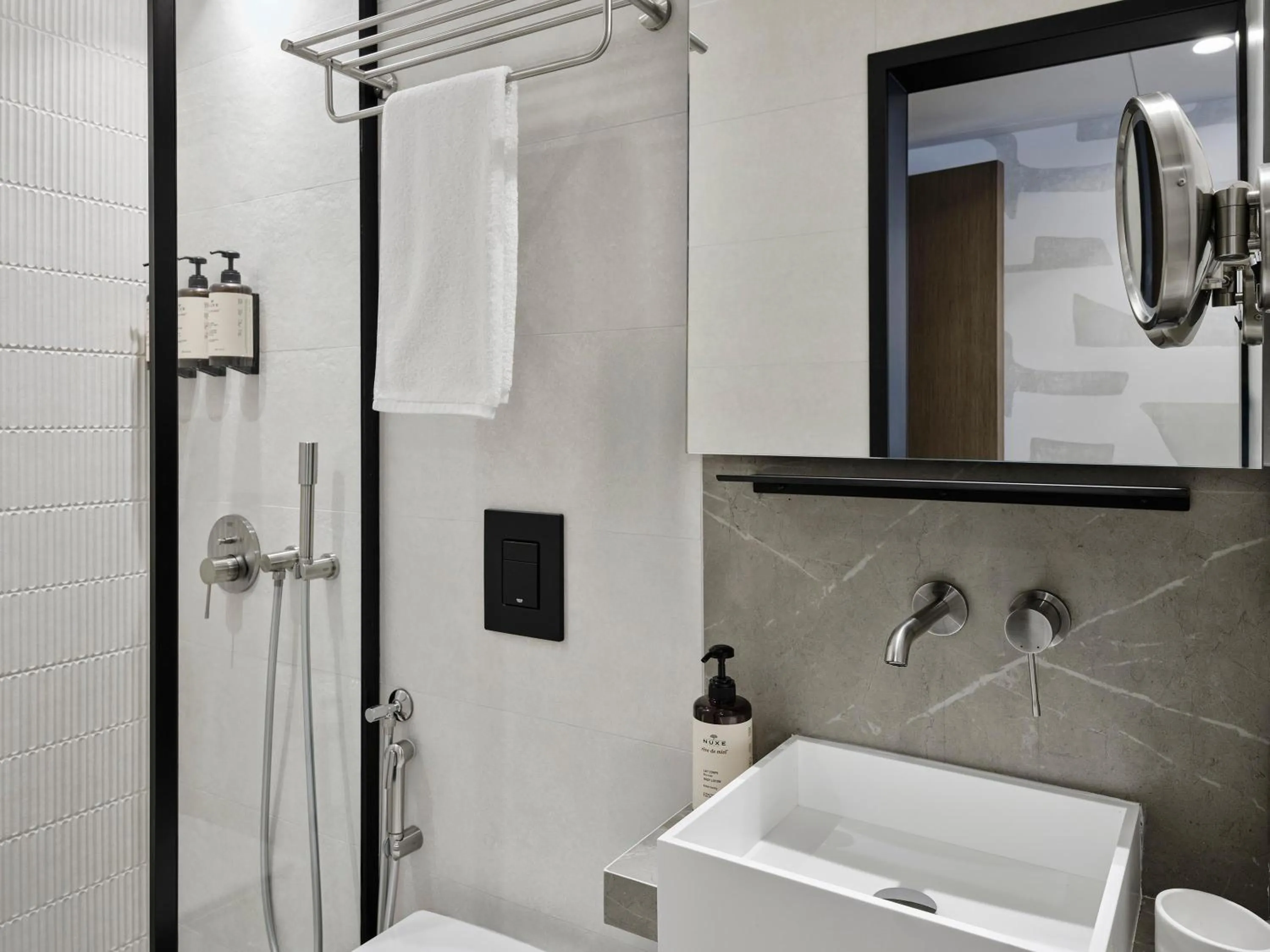 Bathroom in Electra Rhythm Athens