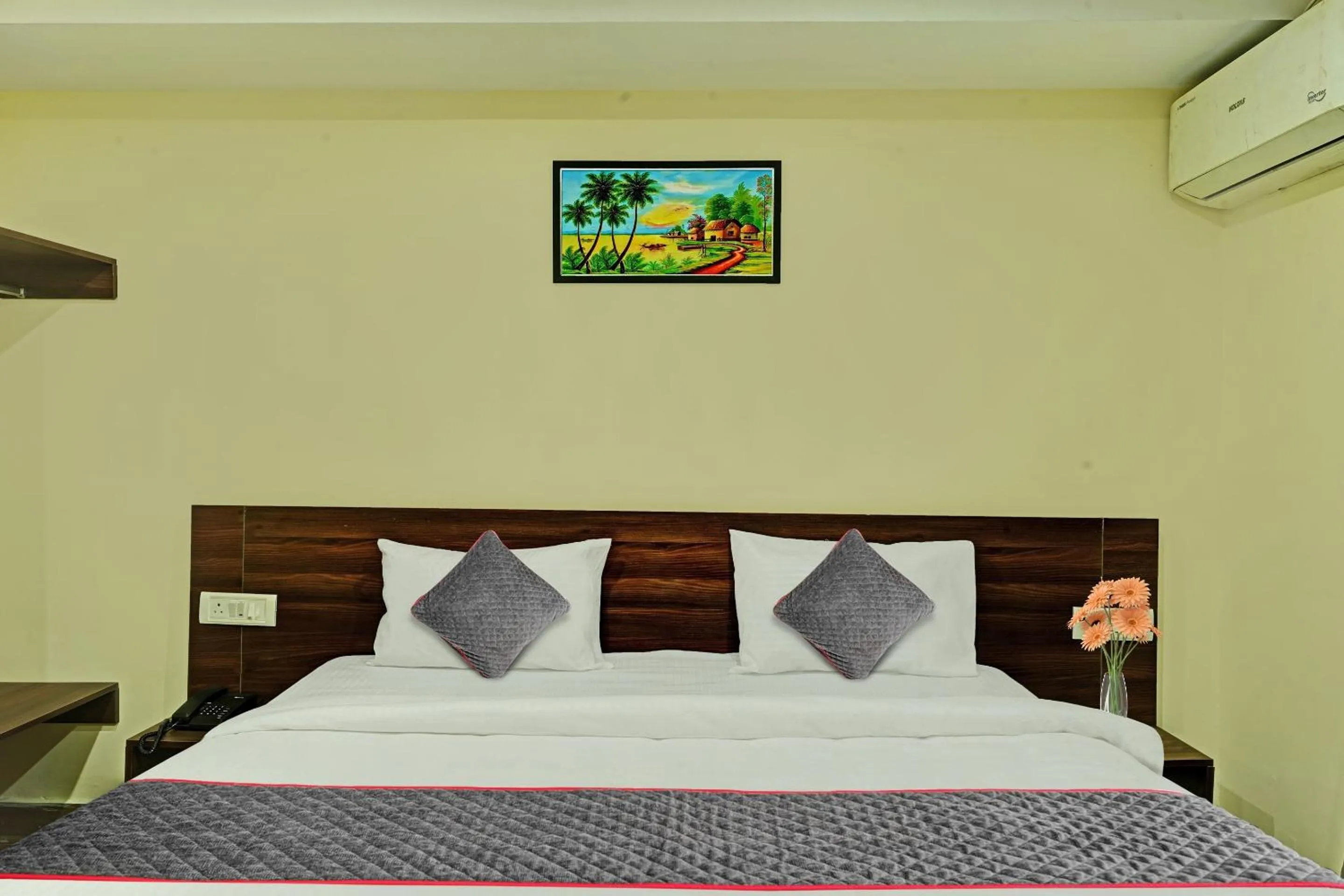 Bedroom in HOTEL O SHREYAS SHACK
