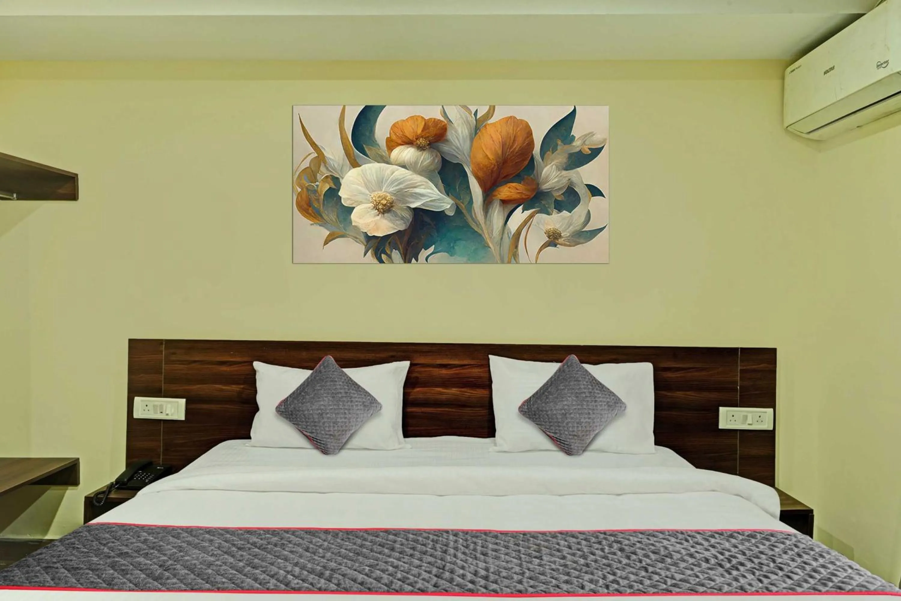 Bedroom in HOTEL O SHREYAS SHACK