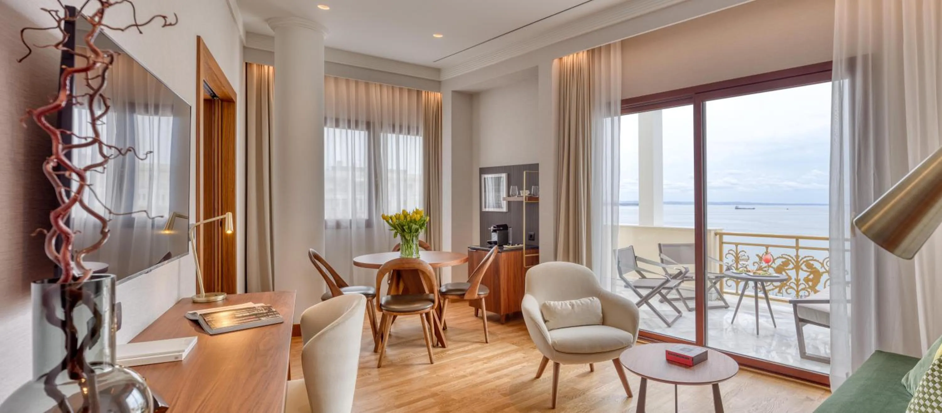 Photo of the whole room in Electra Palace Thessaloniki