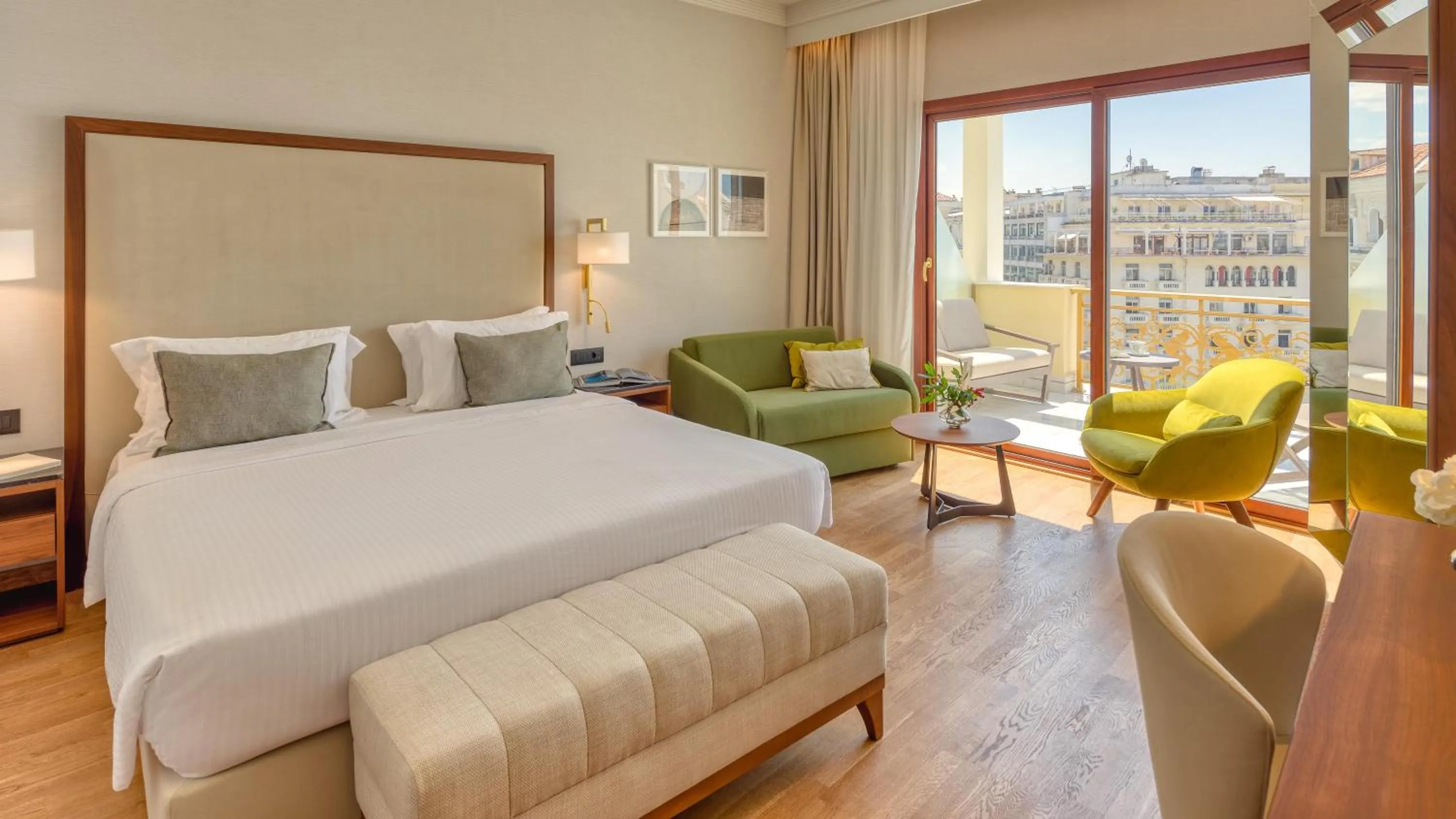 Photo of the whole room, Bed in Electra Palace Thessaloniki