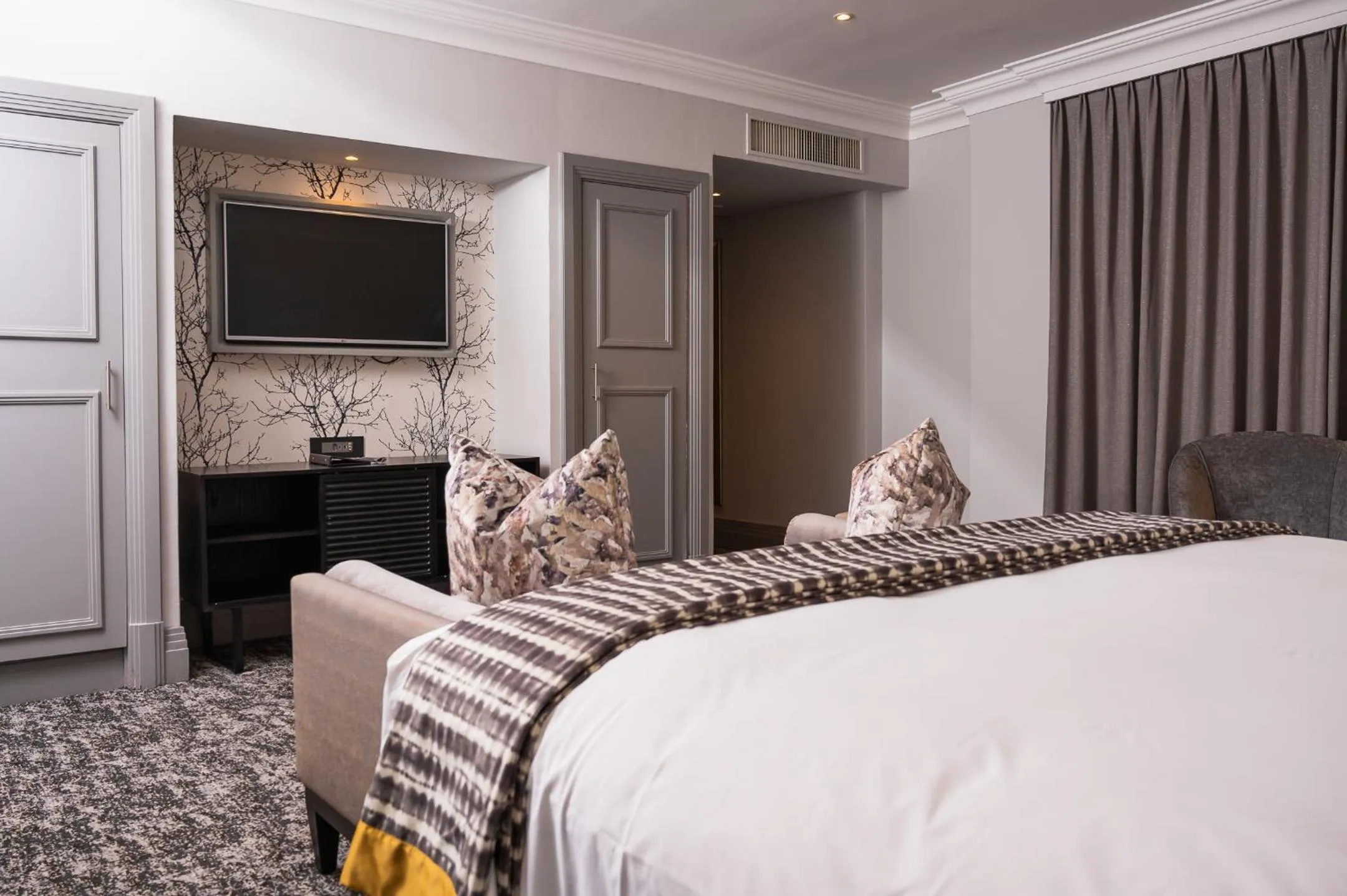 Photo of the whole room, Bed in Golden Horse Hotel