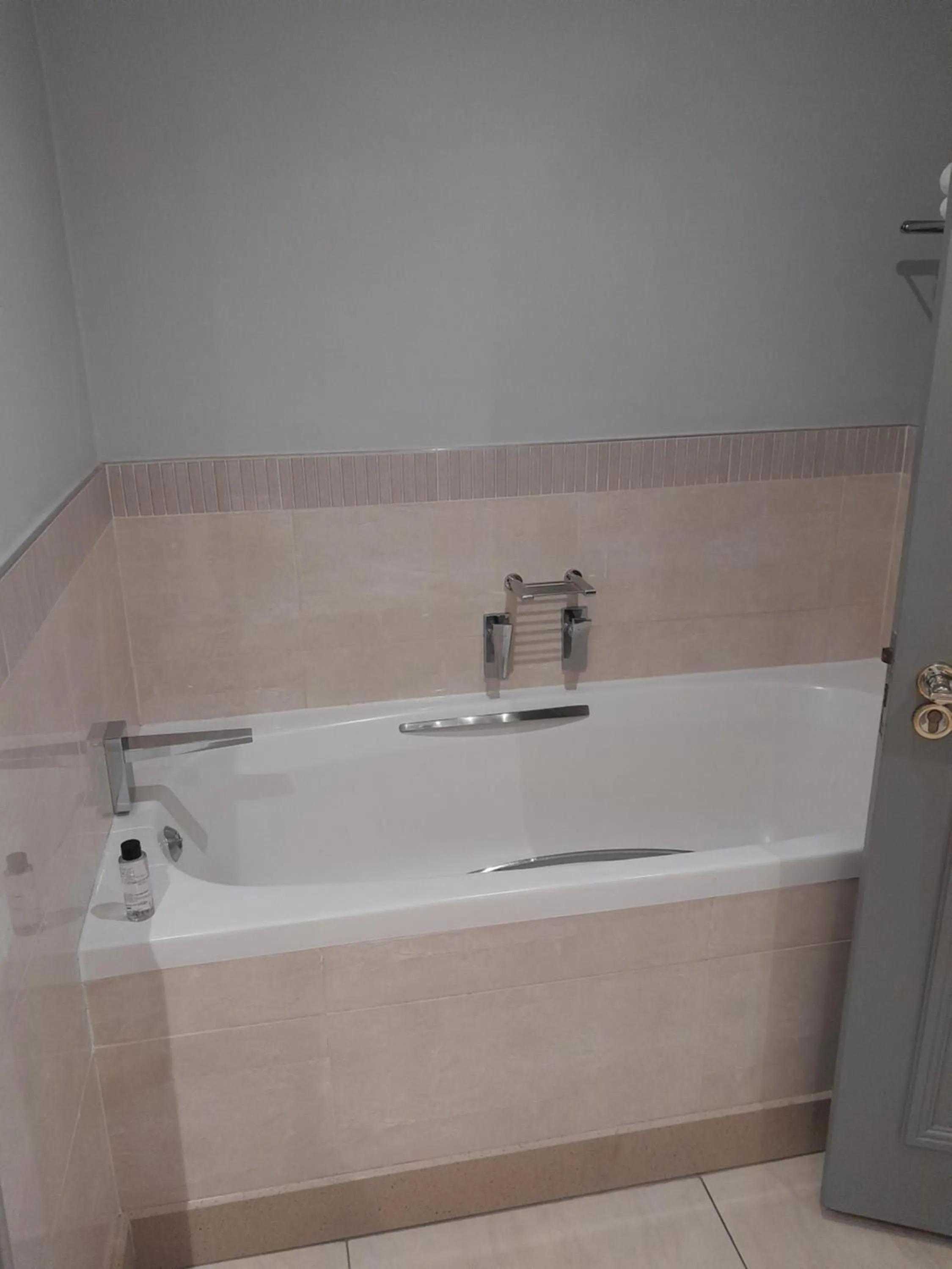 Bathroom in Golden Horse Hotel