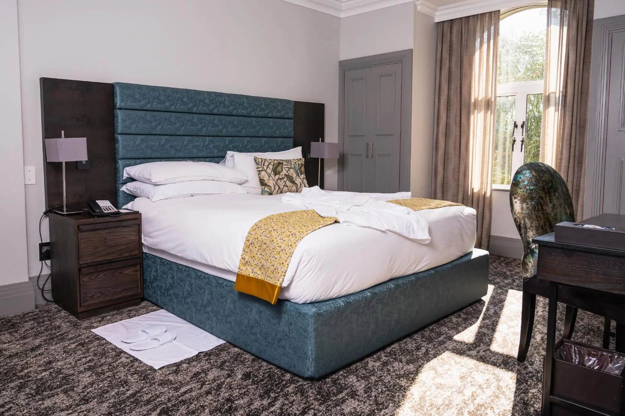 Bedroom, Bed in Golden Horse Hotel