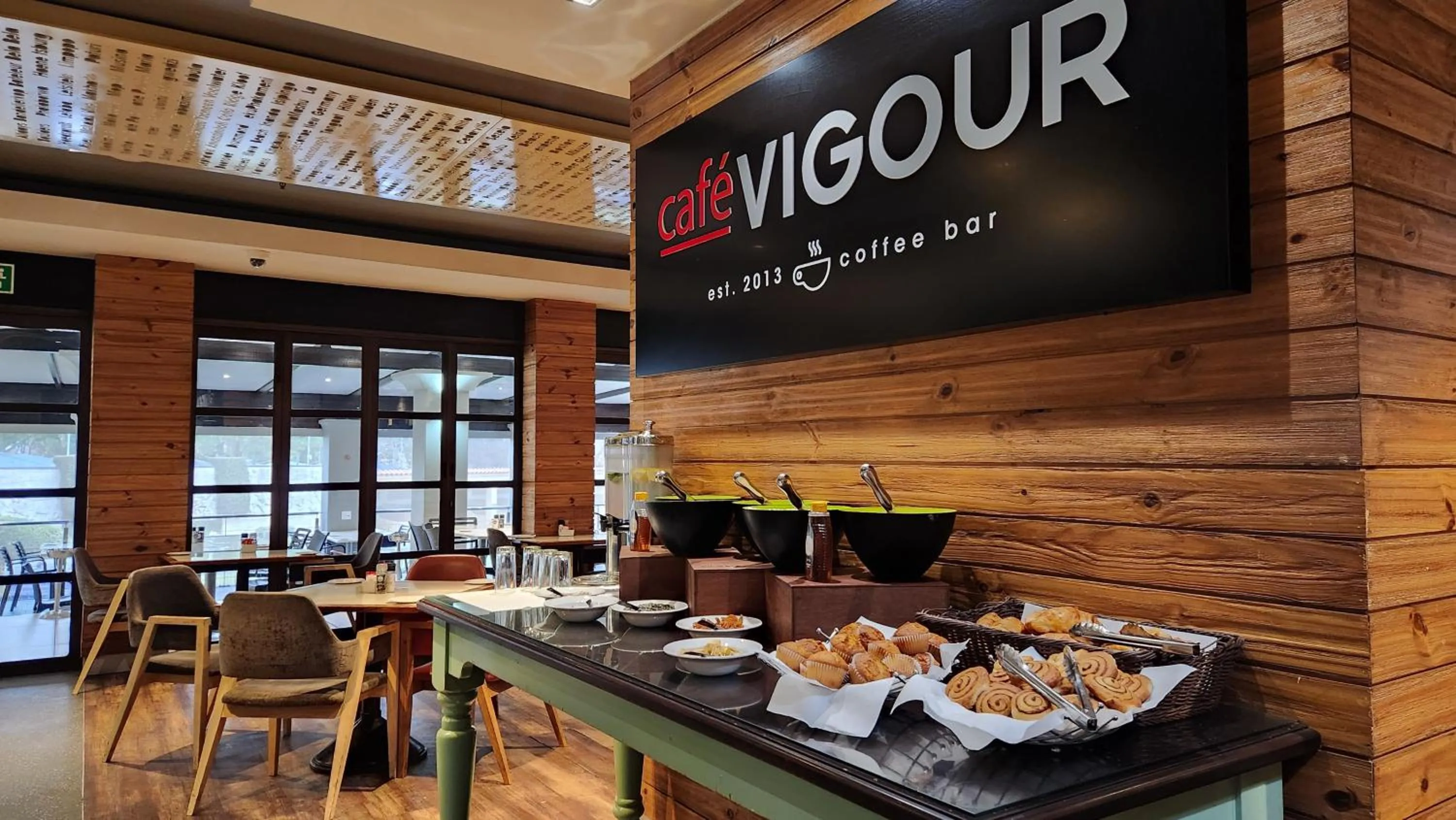 Restaurant/places to eat in Golden Horse Hotel