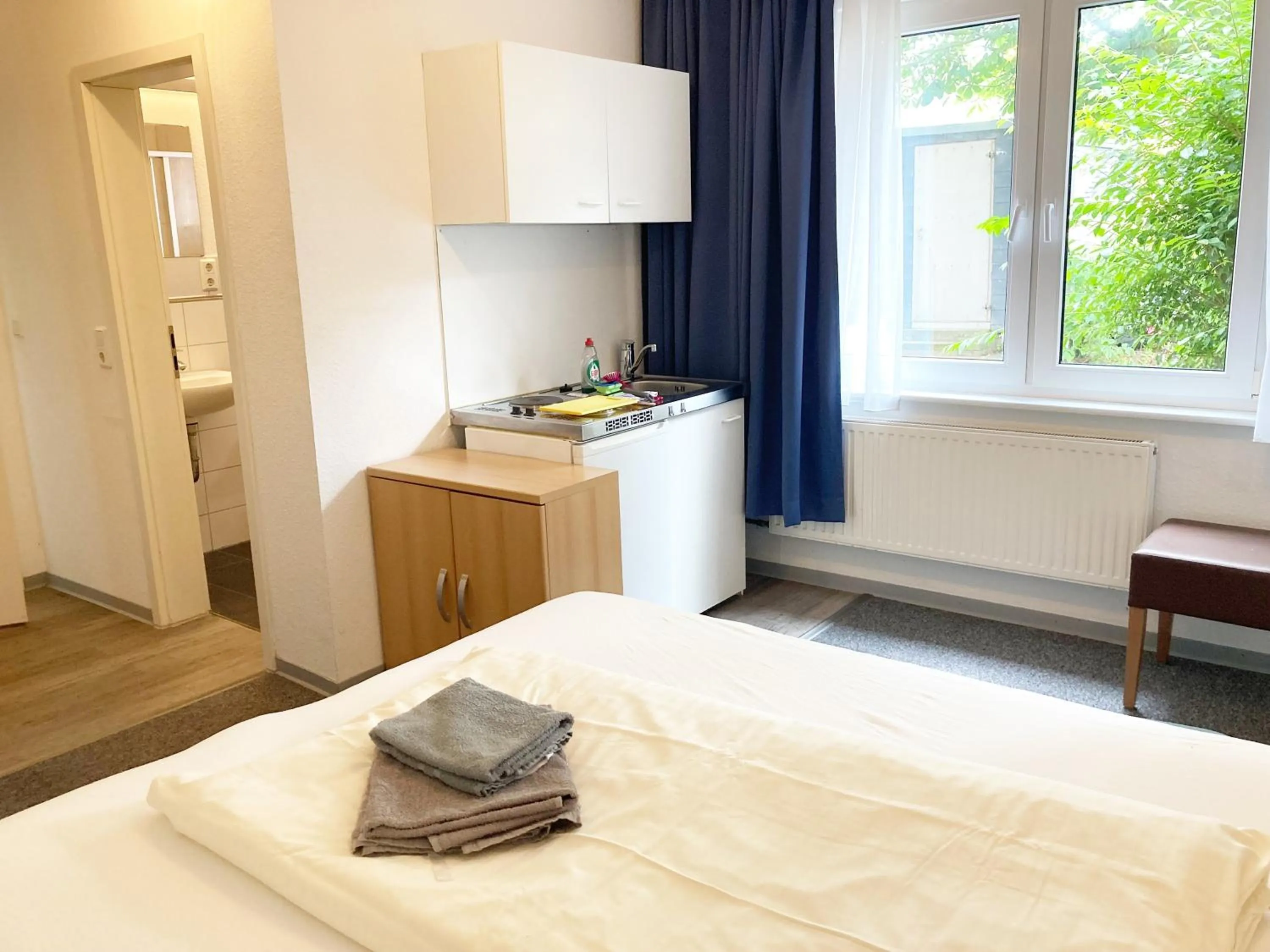 Kitchen or kitchenette, Bed in Haus Hanseatic