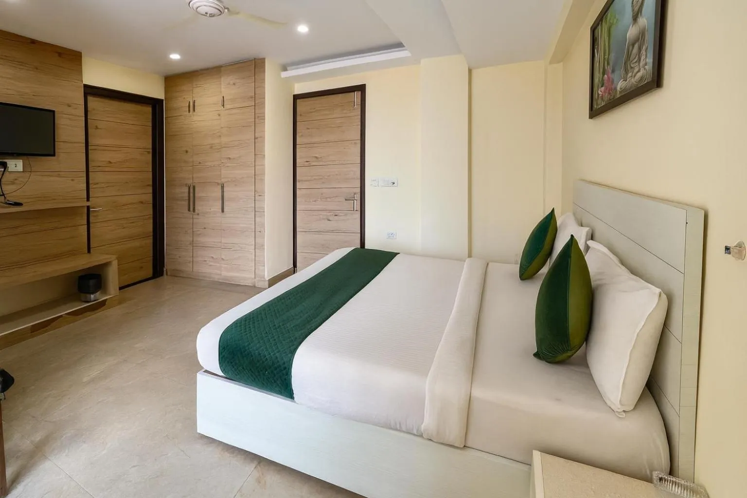 Bed in Hotel Good Luck by JMD Group