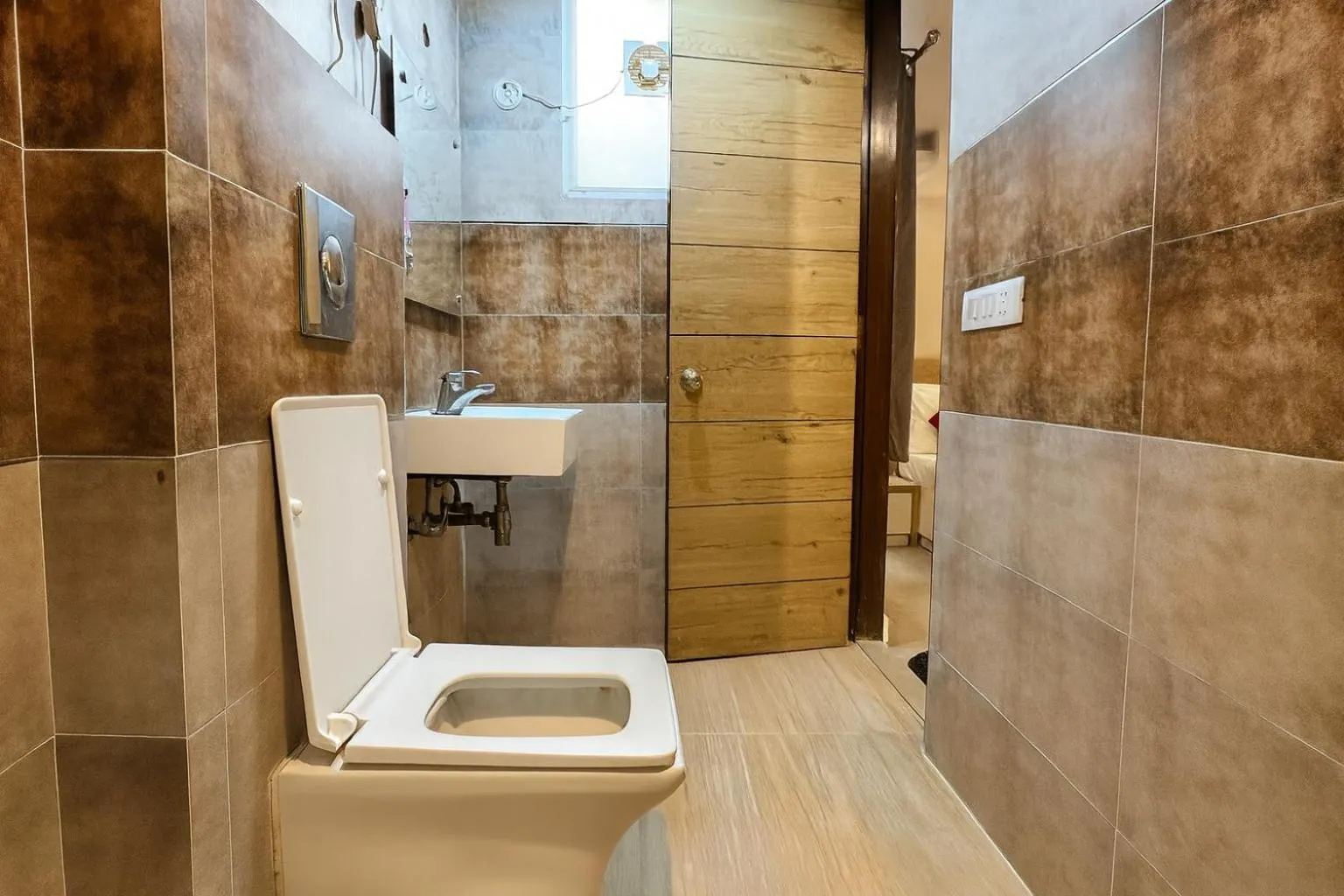 Toilet in Hotel Good Luck by JMD Group