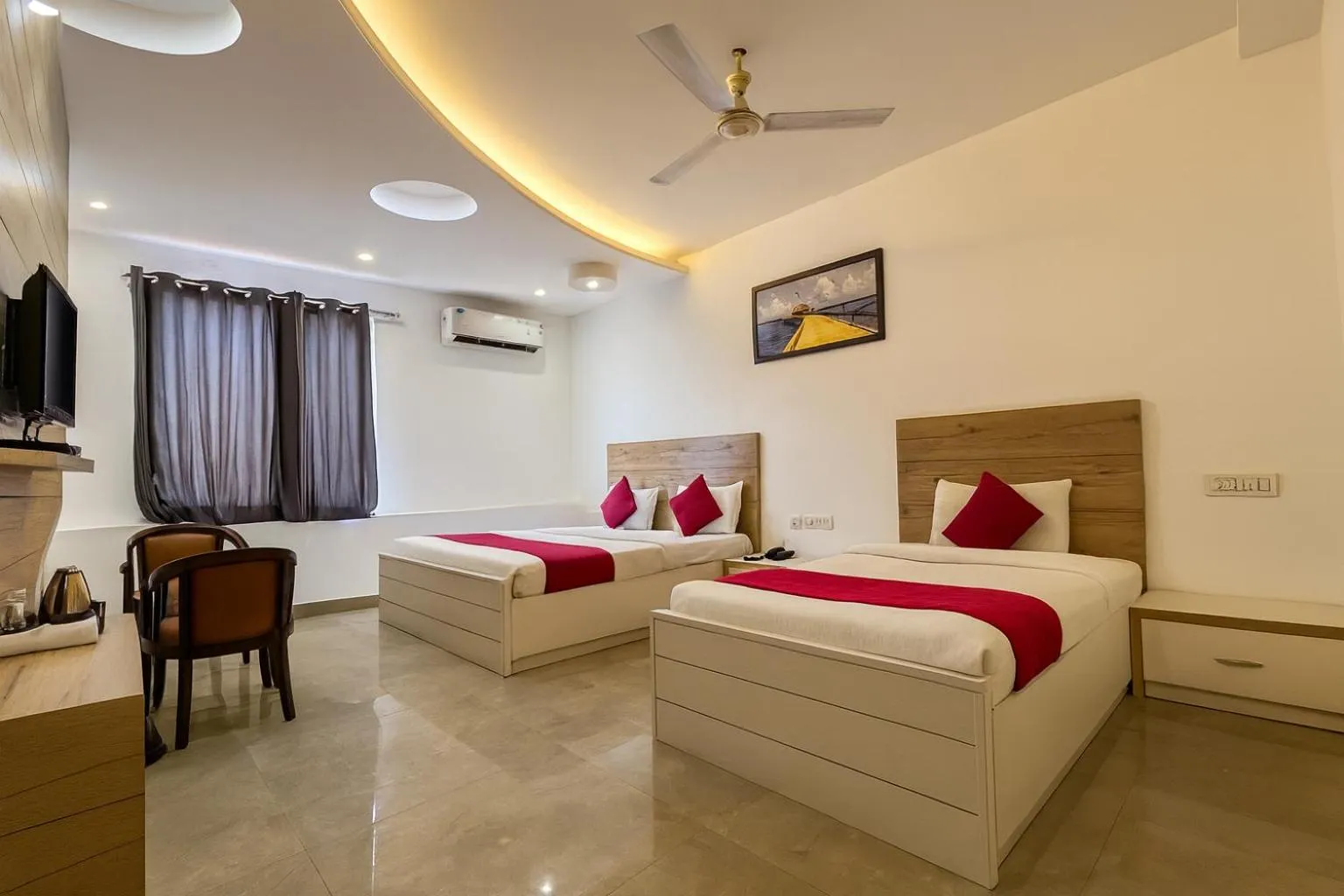 Bed in Hotel Good Luck by JMD Group