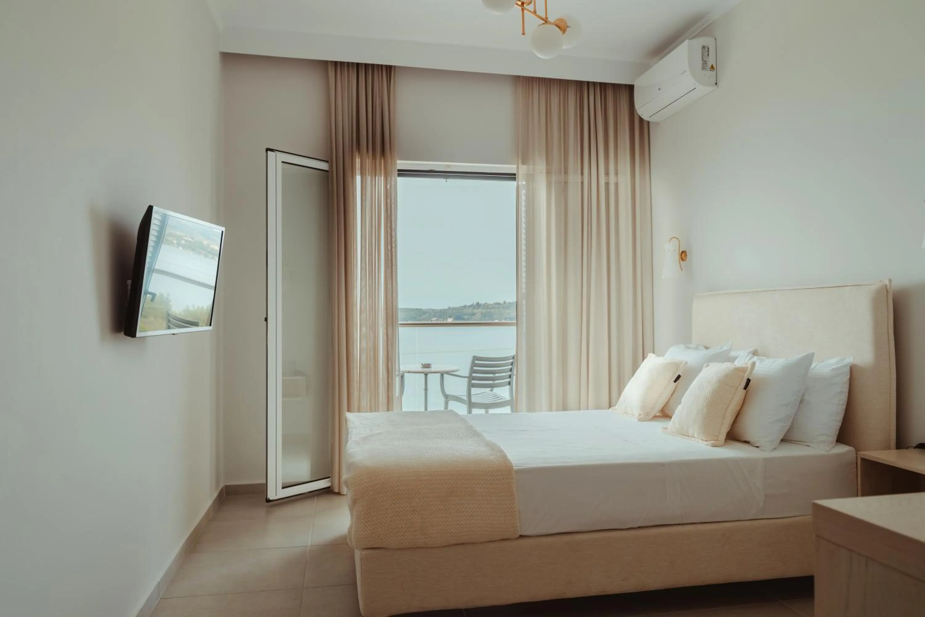 TV and multimedia in Limanaki Hotel