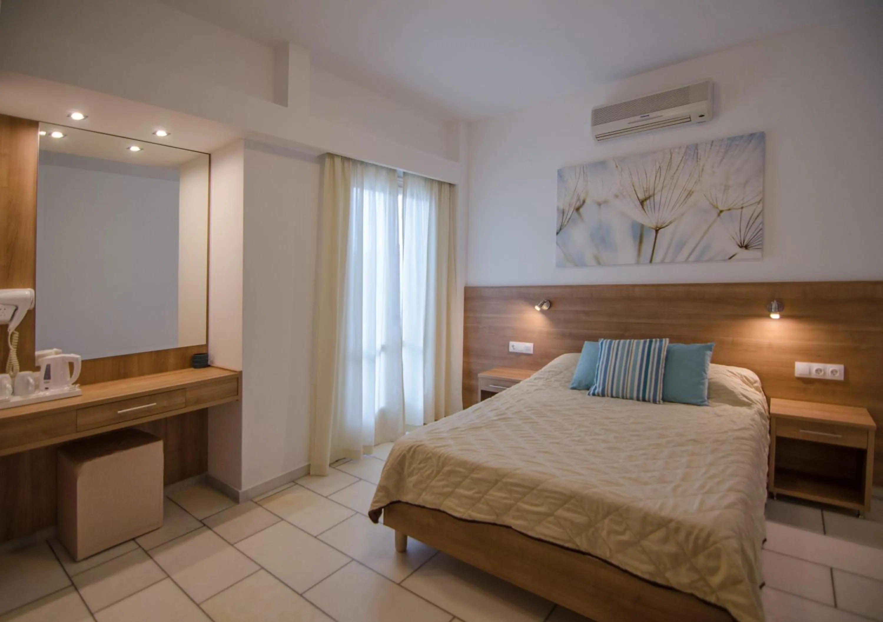 Photo of the whole room, Bed in Brother's Hotel