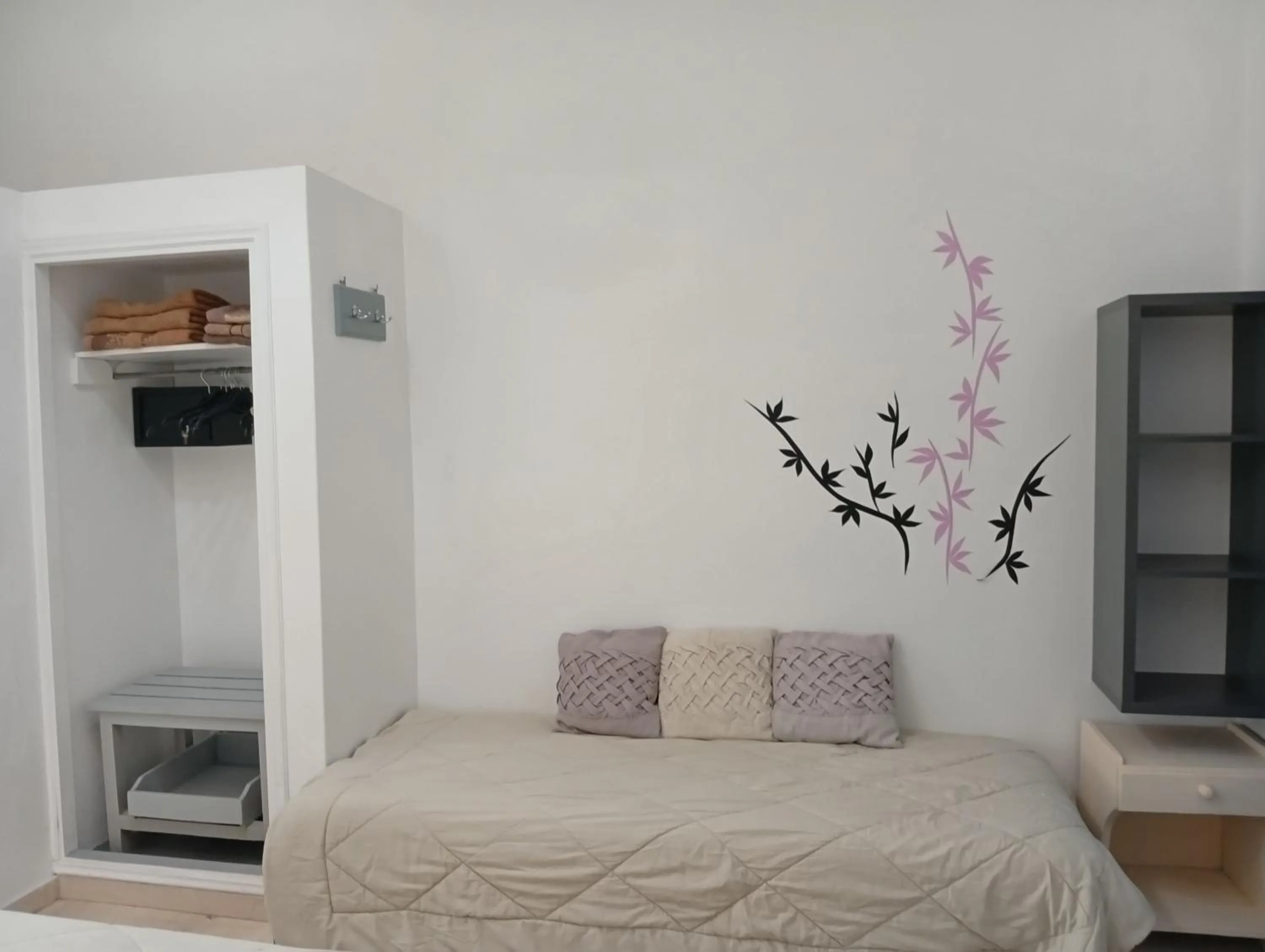 Living room, Bed in The Best