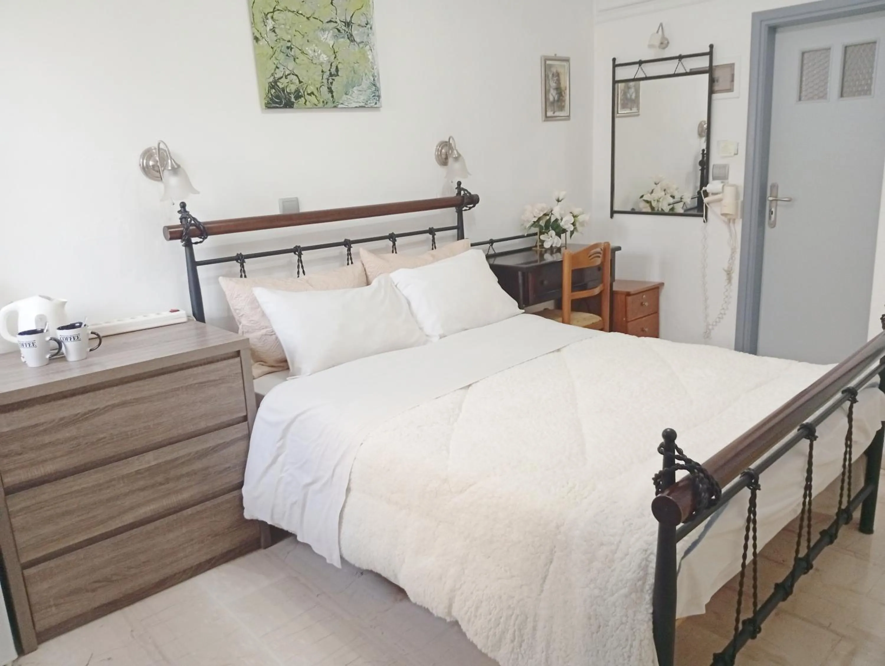 Photo of the whole room, Bed in The Best