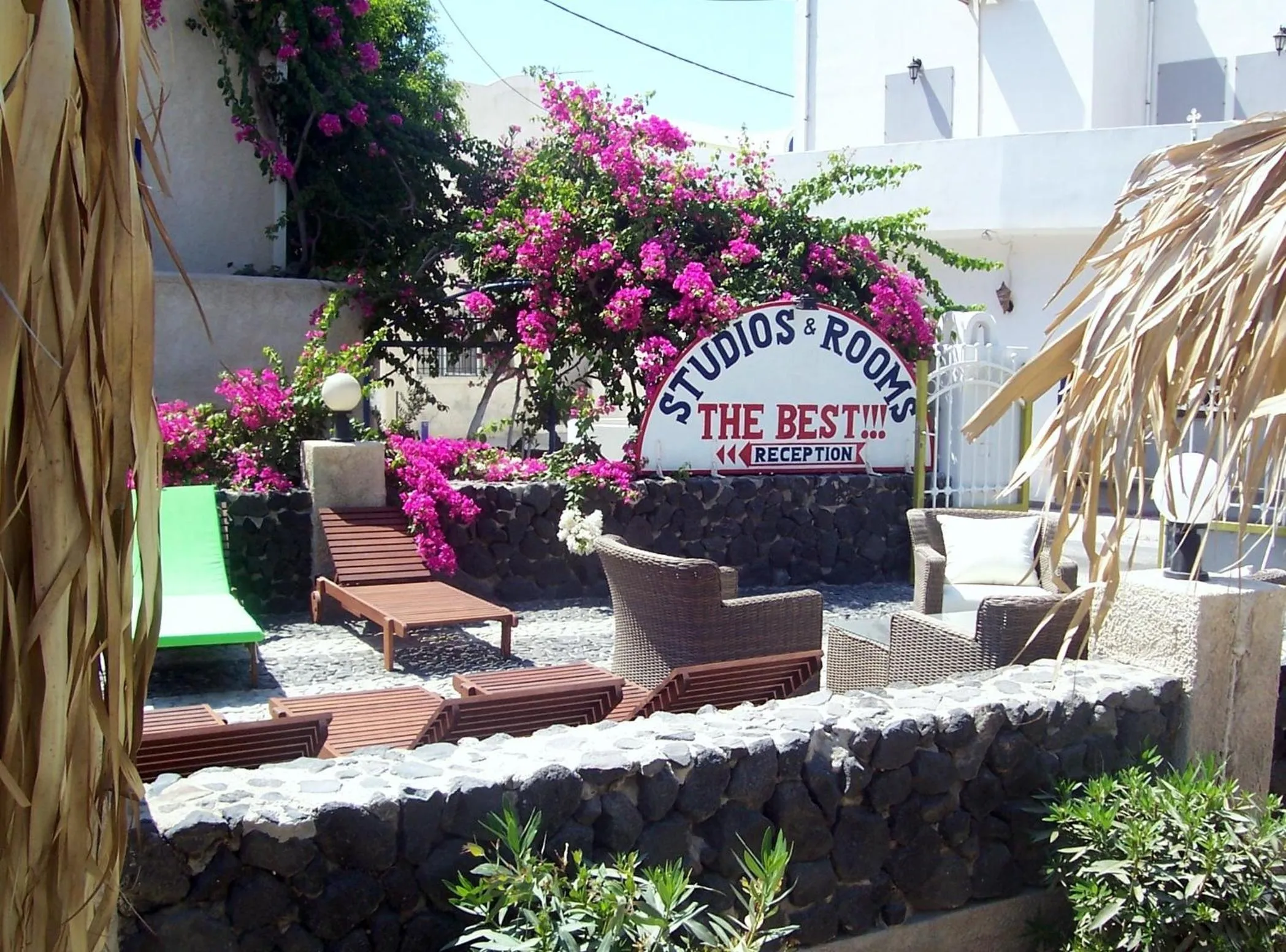 Facade/entrance in The Best