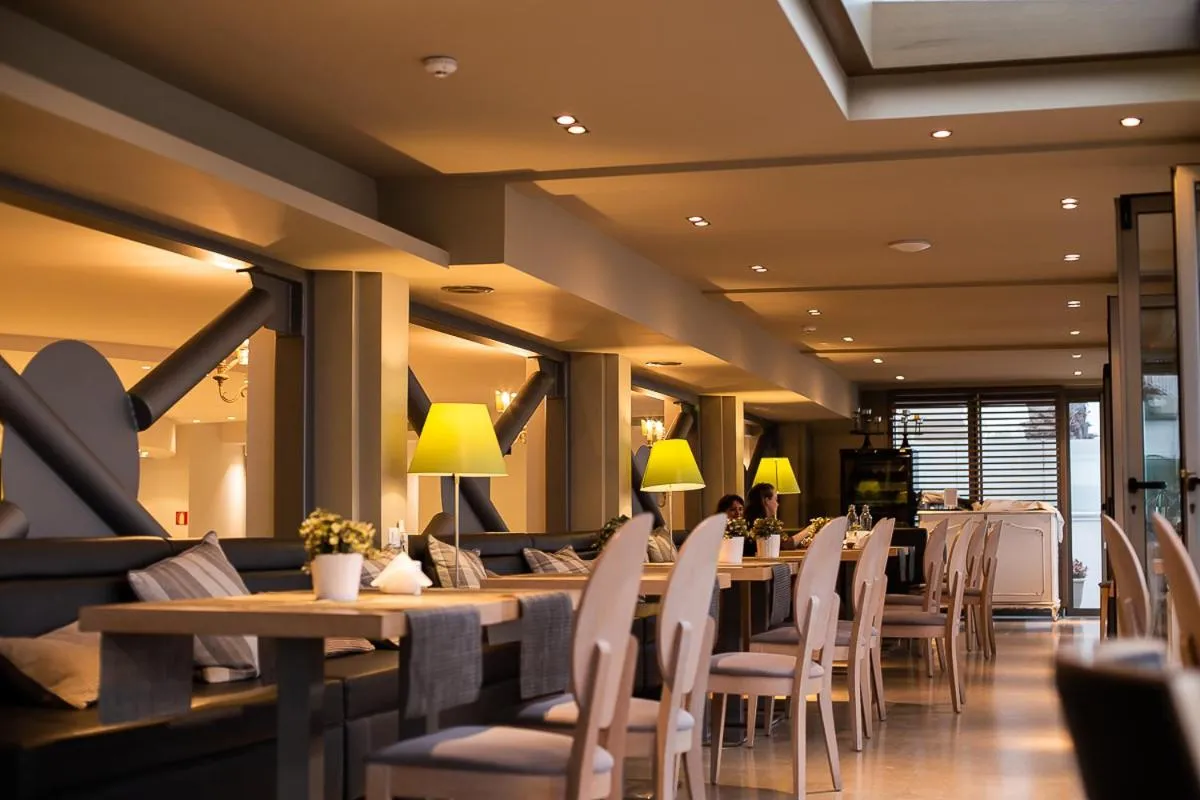 Restaurant/places to eat in Golden Star City Resort