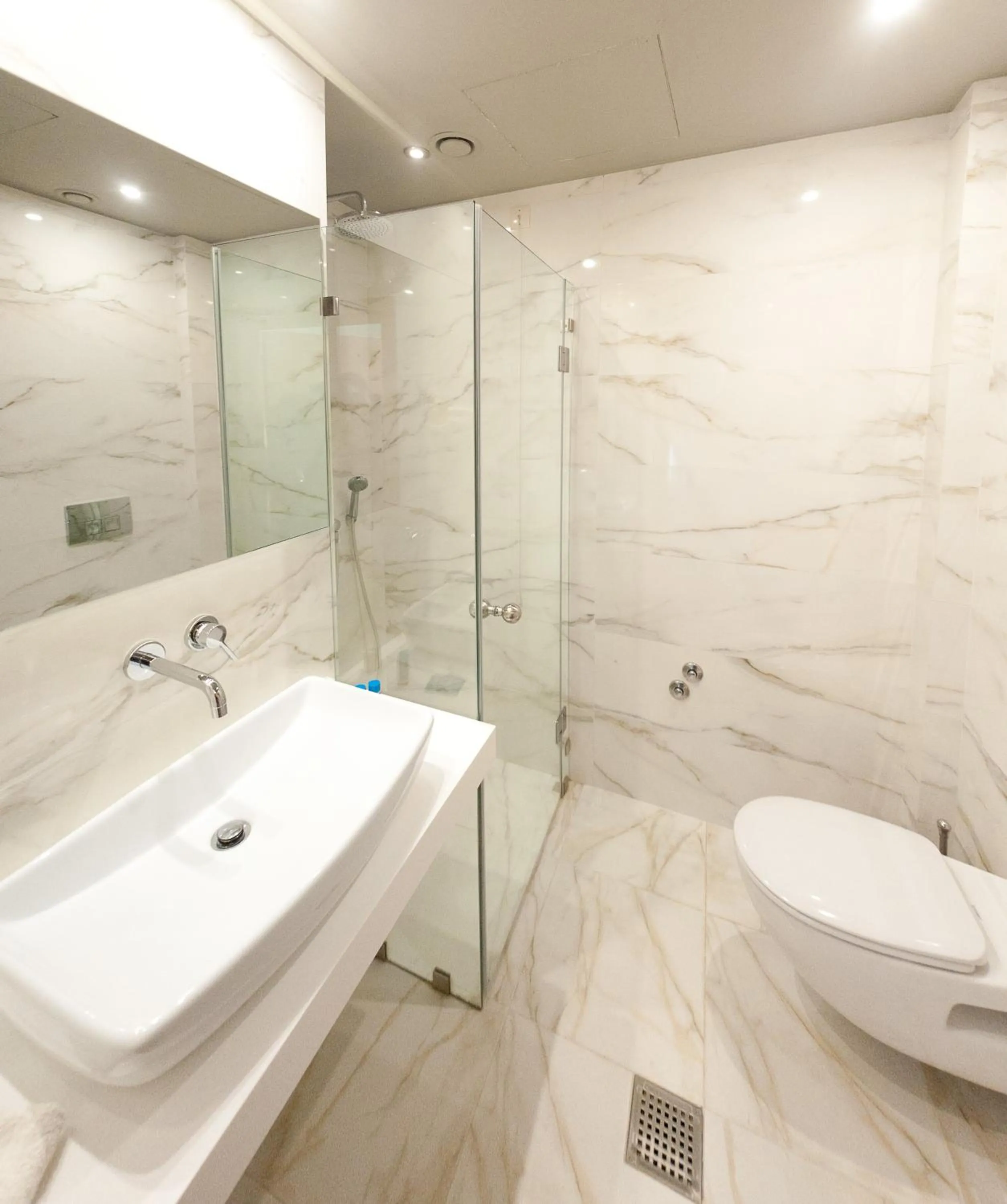 Shower in Golden Star City Resort