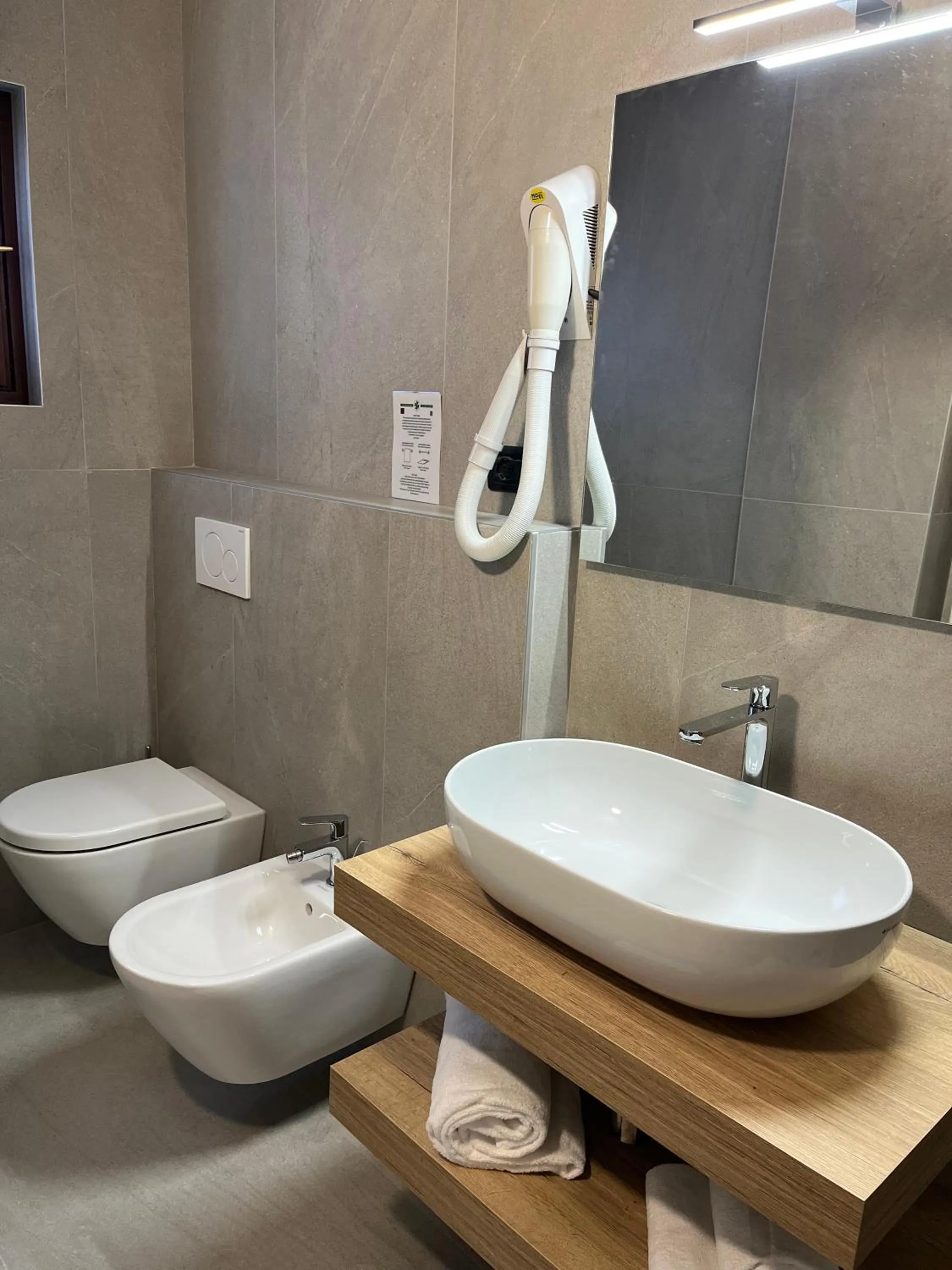 Toilet in Hotel Alle Tre Baite