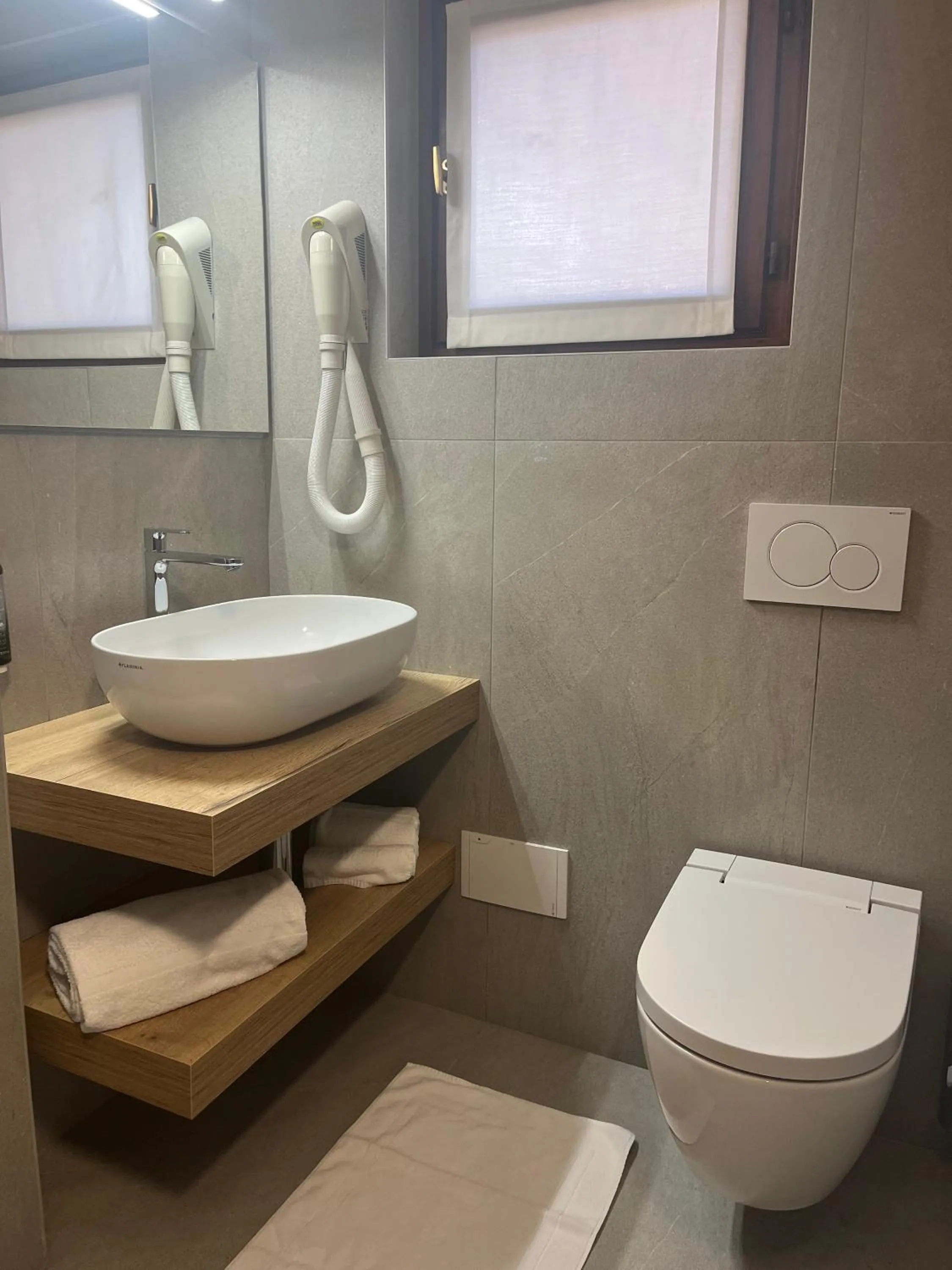 Toilet in Hotel Alle Tre Baite