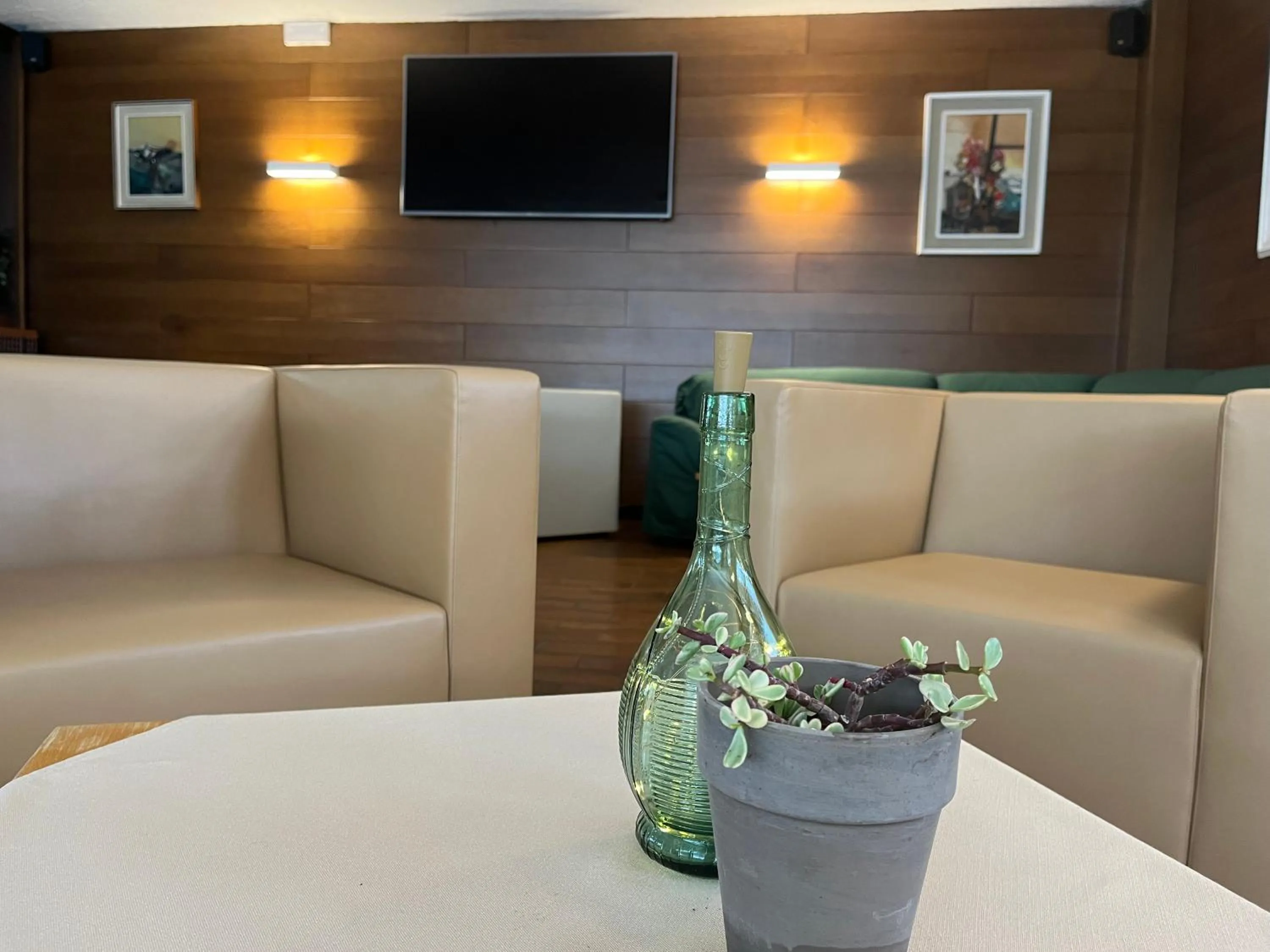 Communal lounge/ TV room in Hotel Alle Tre Baite