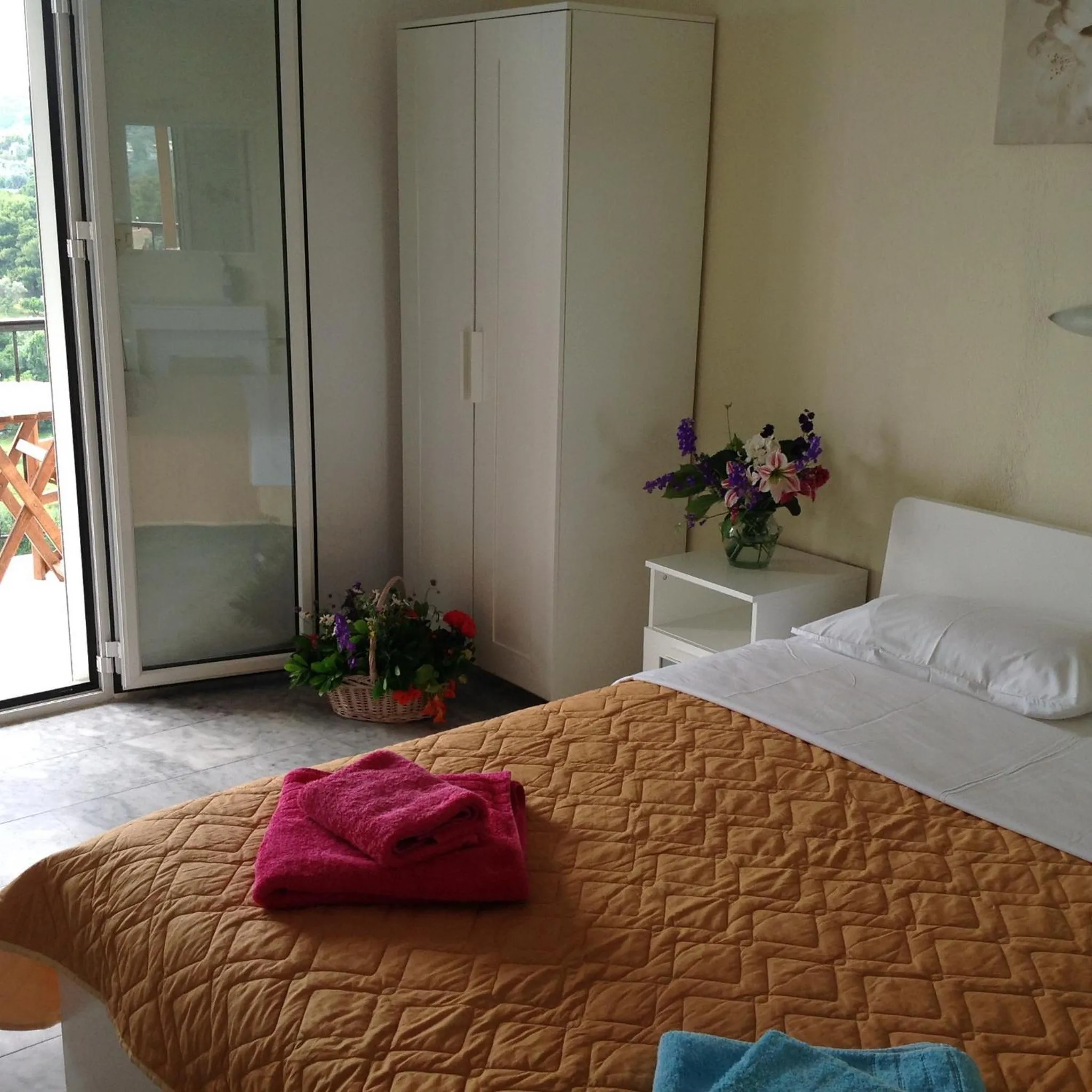 Bedroom, Bed in Villa Kavourakia