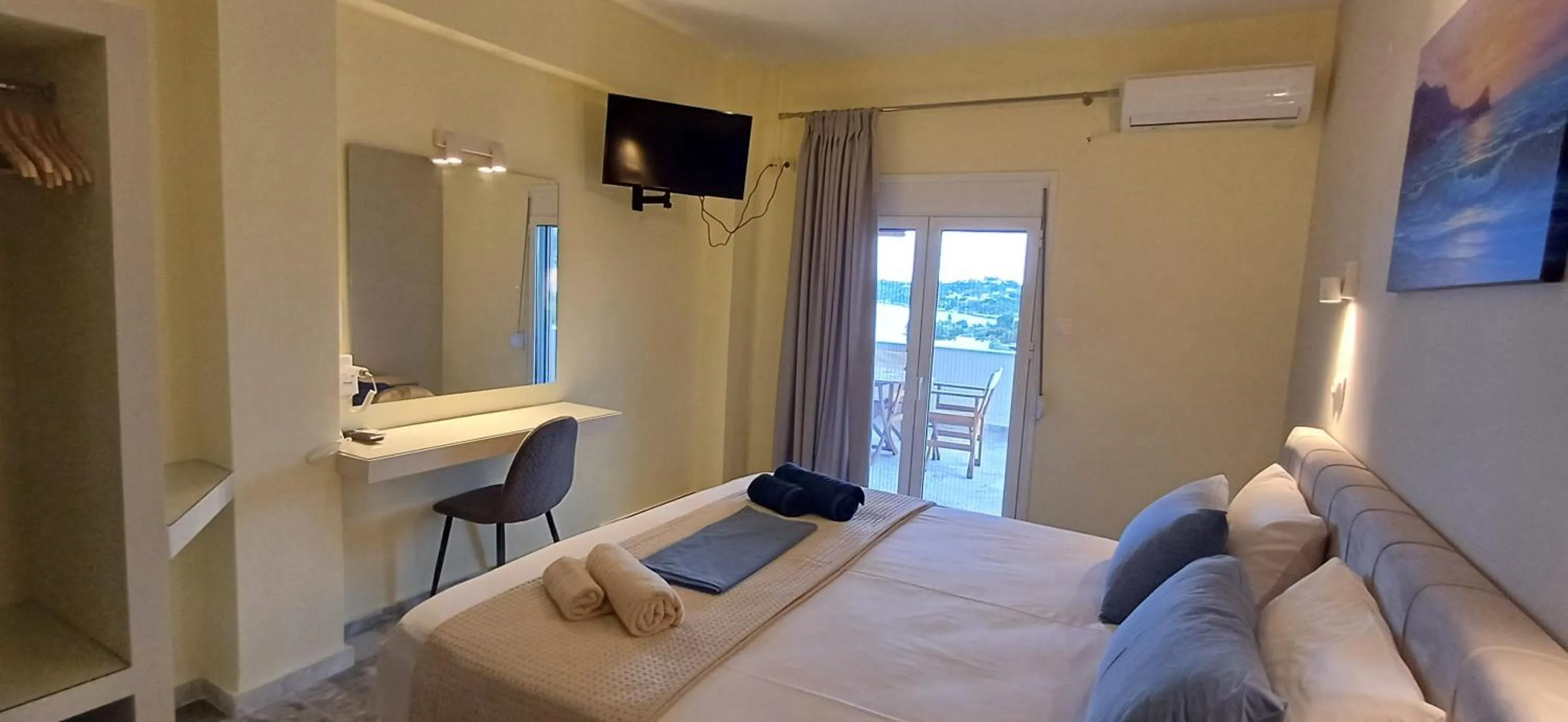 Bed in Villa Kavourakia