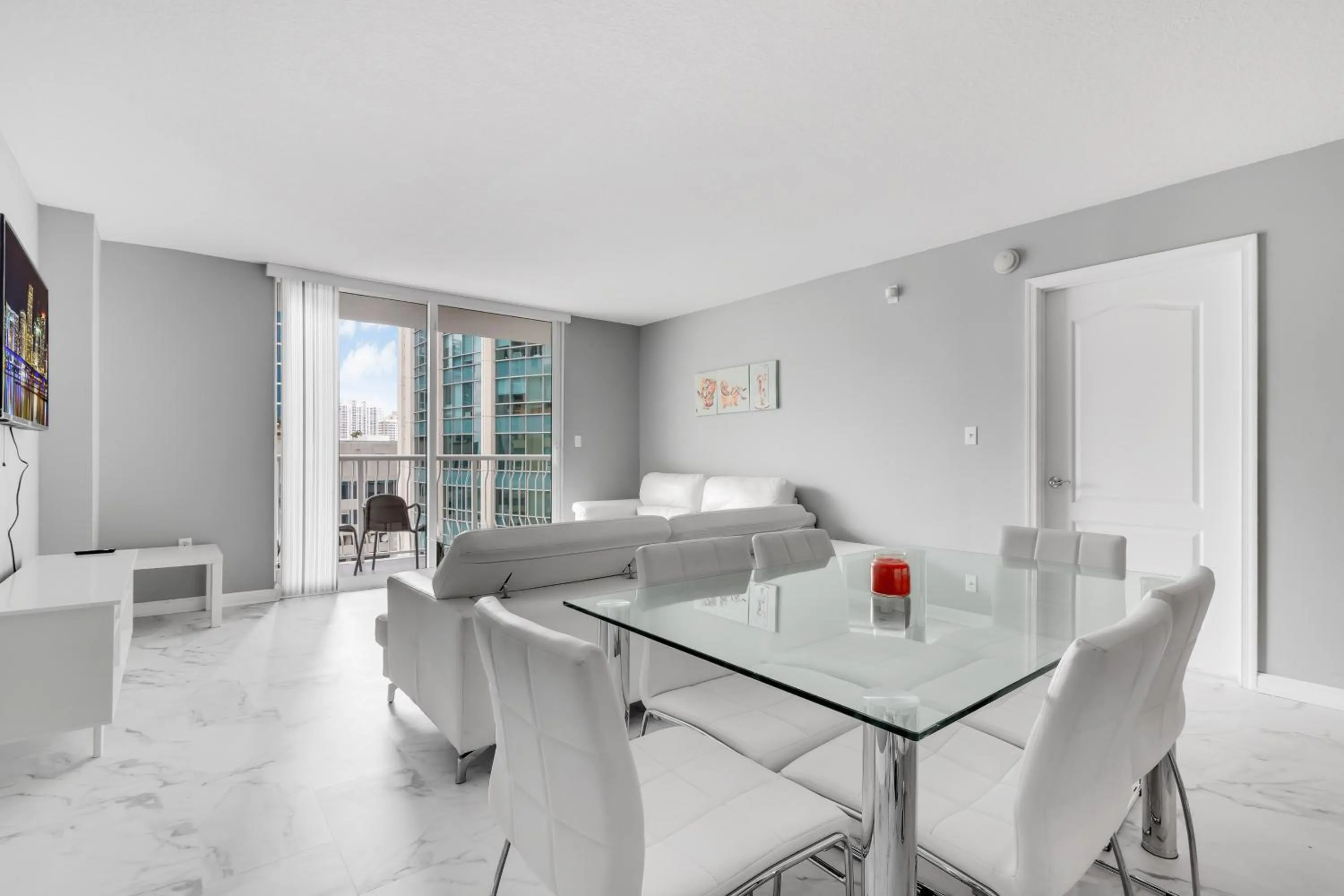 Balcony/Terrace in The Club at Brickell Bay Luxury Suites