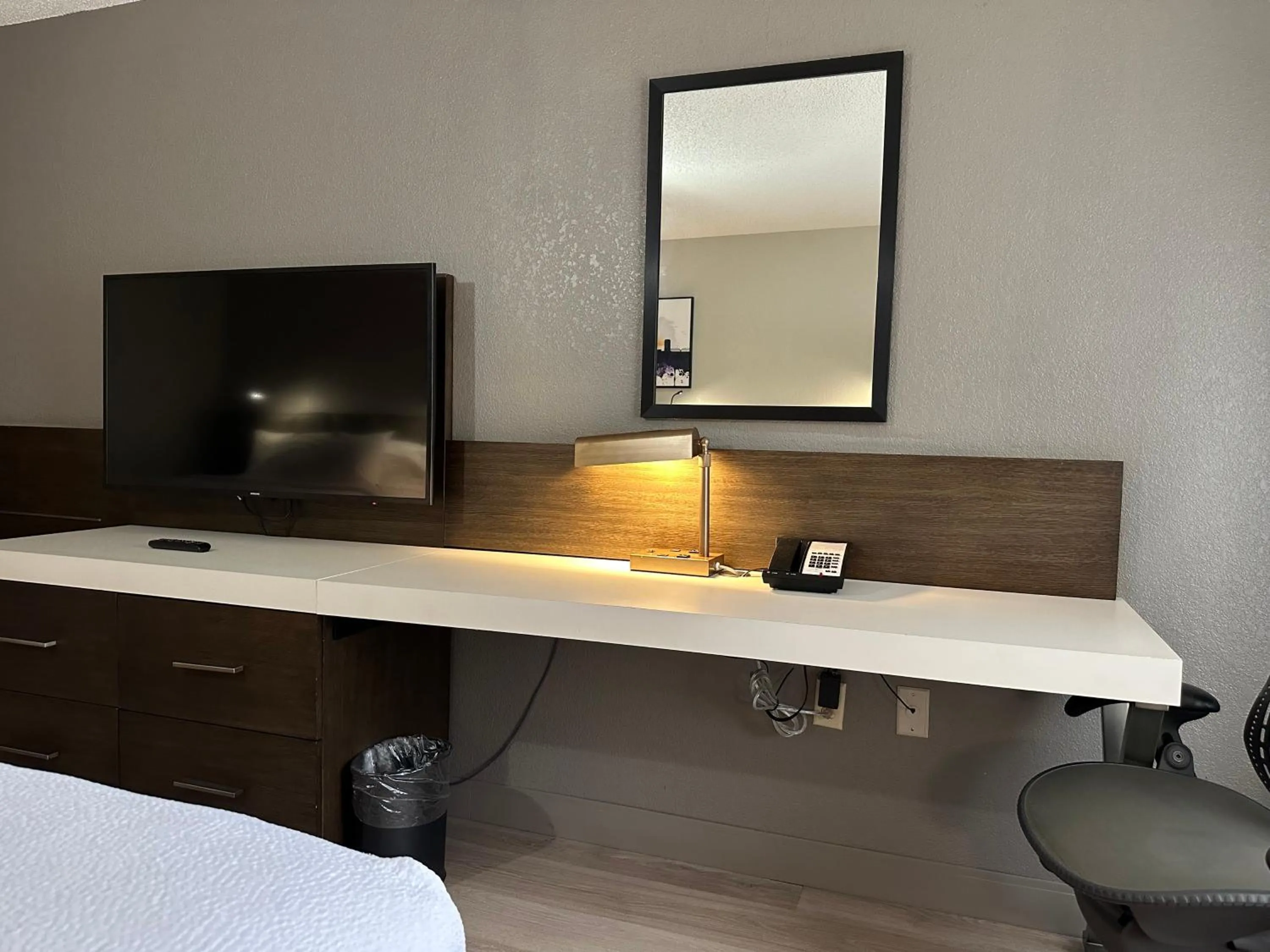 Evening entertainment, Bed in Crowne Plaza Nashville Airport by IHG