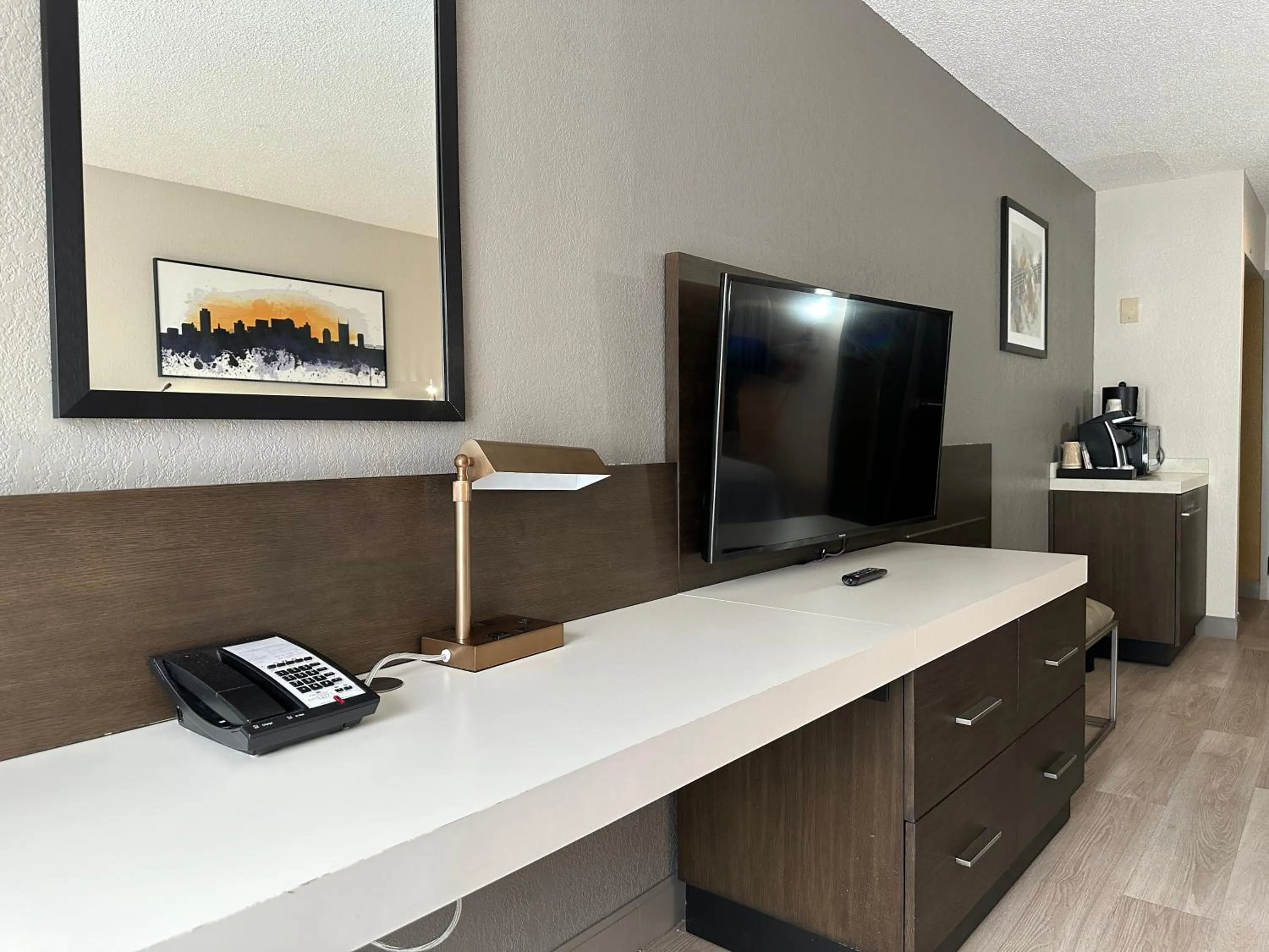 hair dresser in Crowne Plaza Nashville Airport by IHG