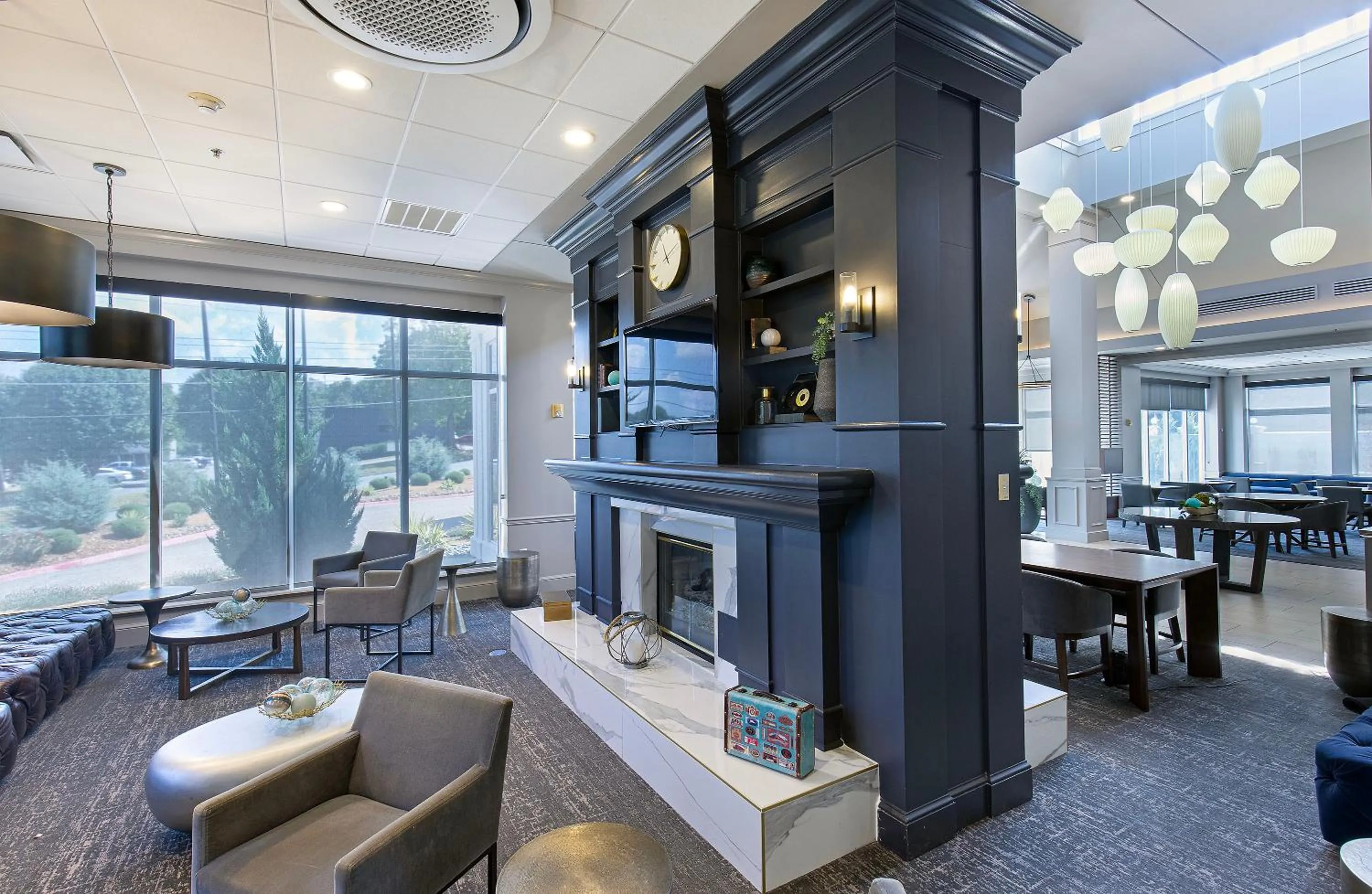 Lounge or bar in Crowne Plaza Nashville Airport by IHG