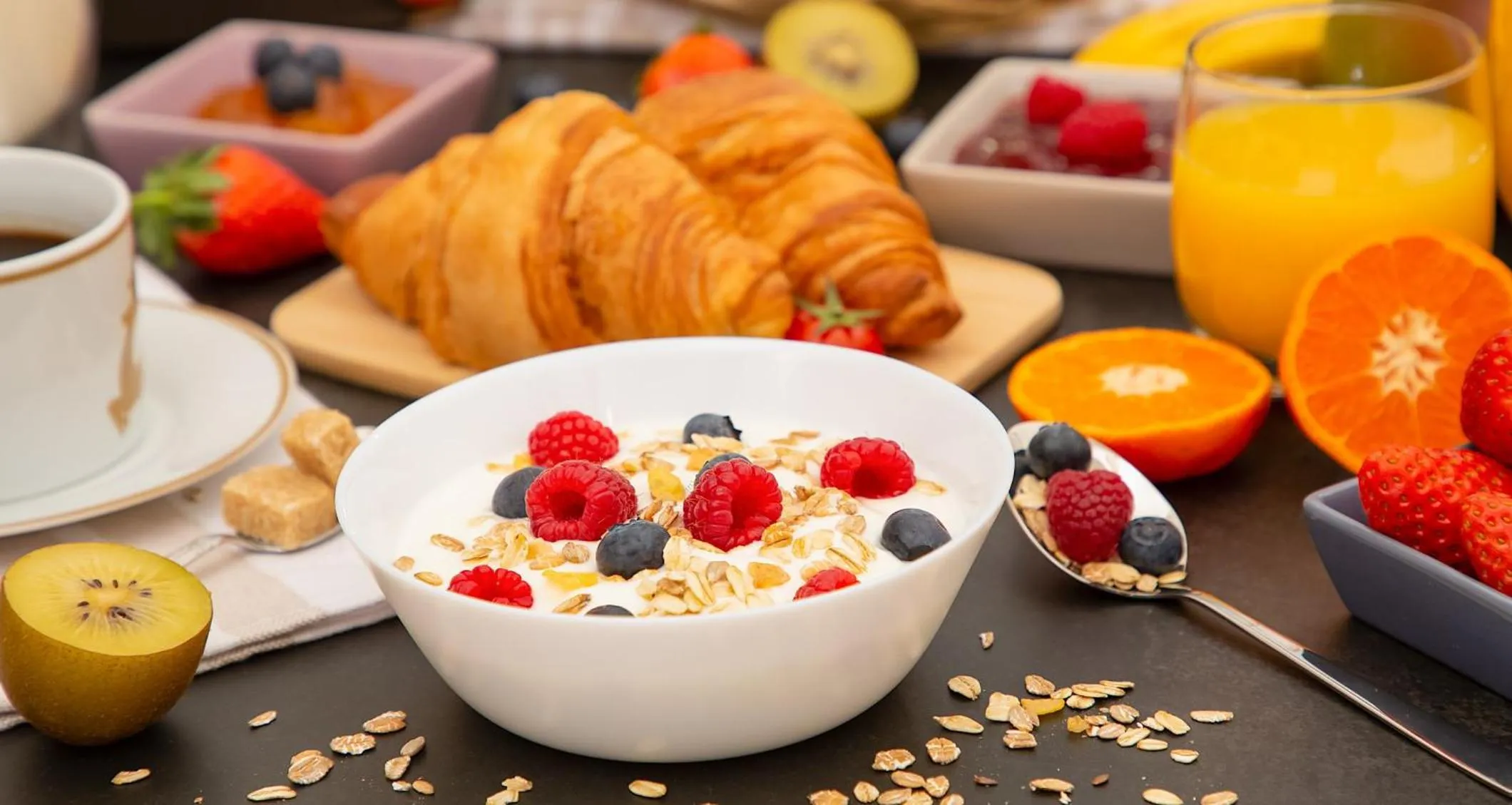 Restaurant/places to eat in Crowne Plaza Nashville Airport by IHG