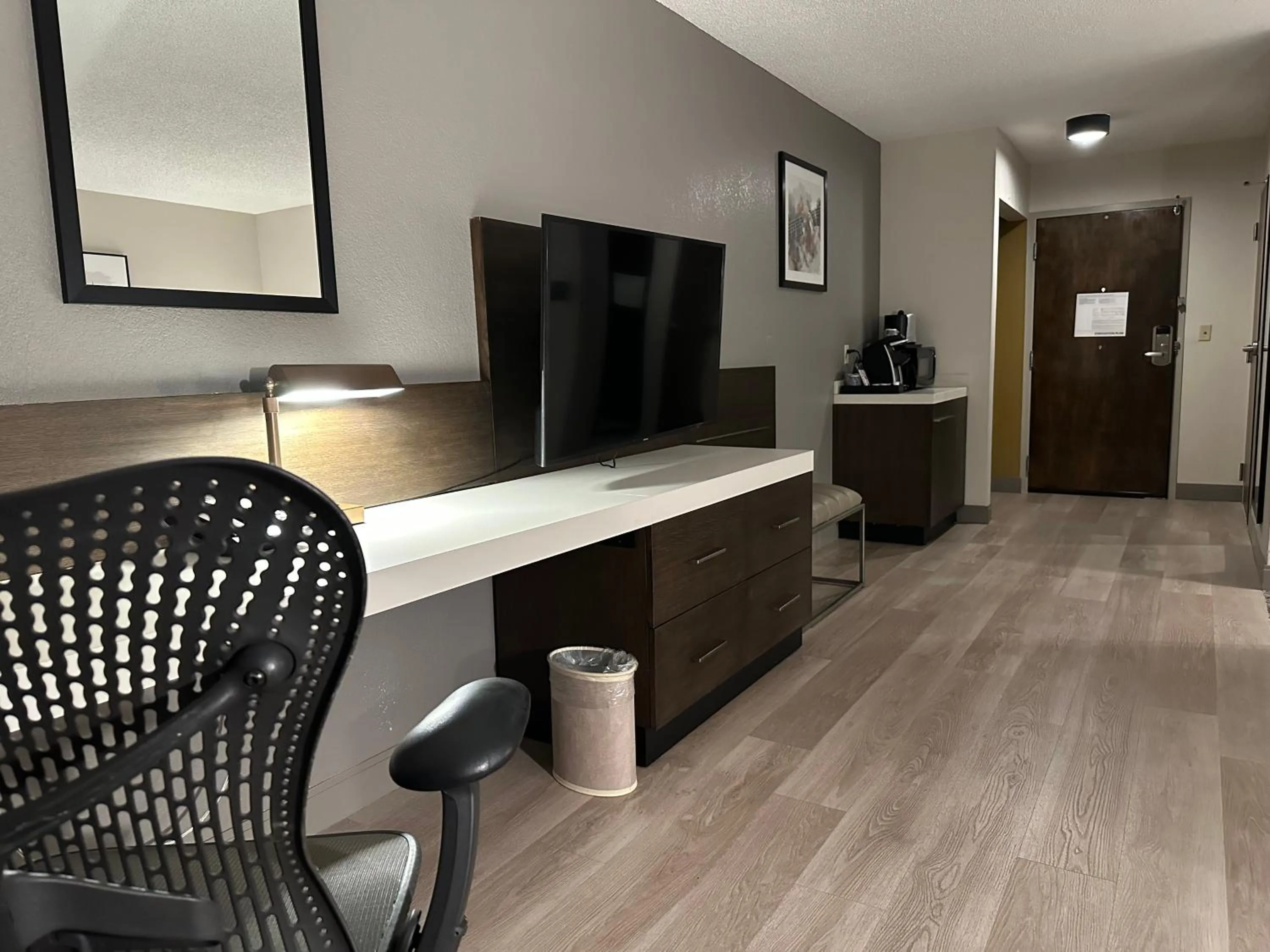 Evening entertainment in Crowne Plaza Nashville Airport by IHG