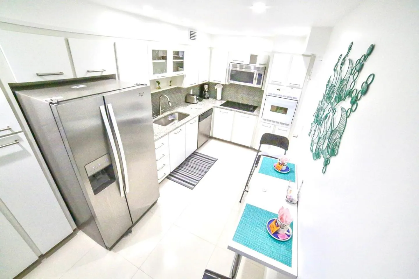 Kitchen or kitchenette in Beautiful penthouse condo with stunning views of both ocean and city