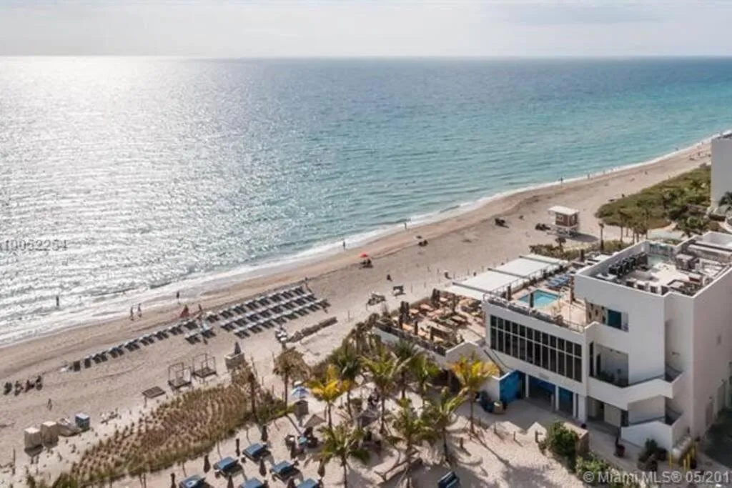 Property building in Beautiful penthouse condo with stunning views of both ocean and city