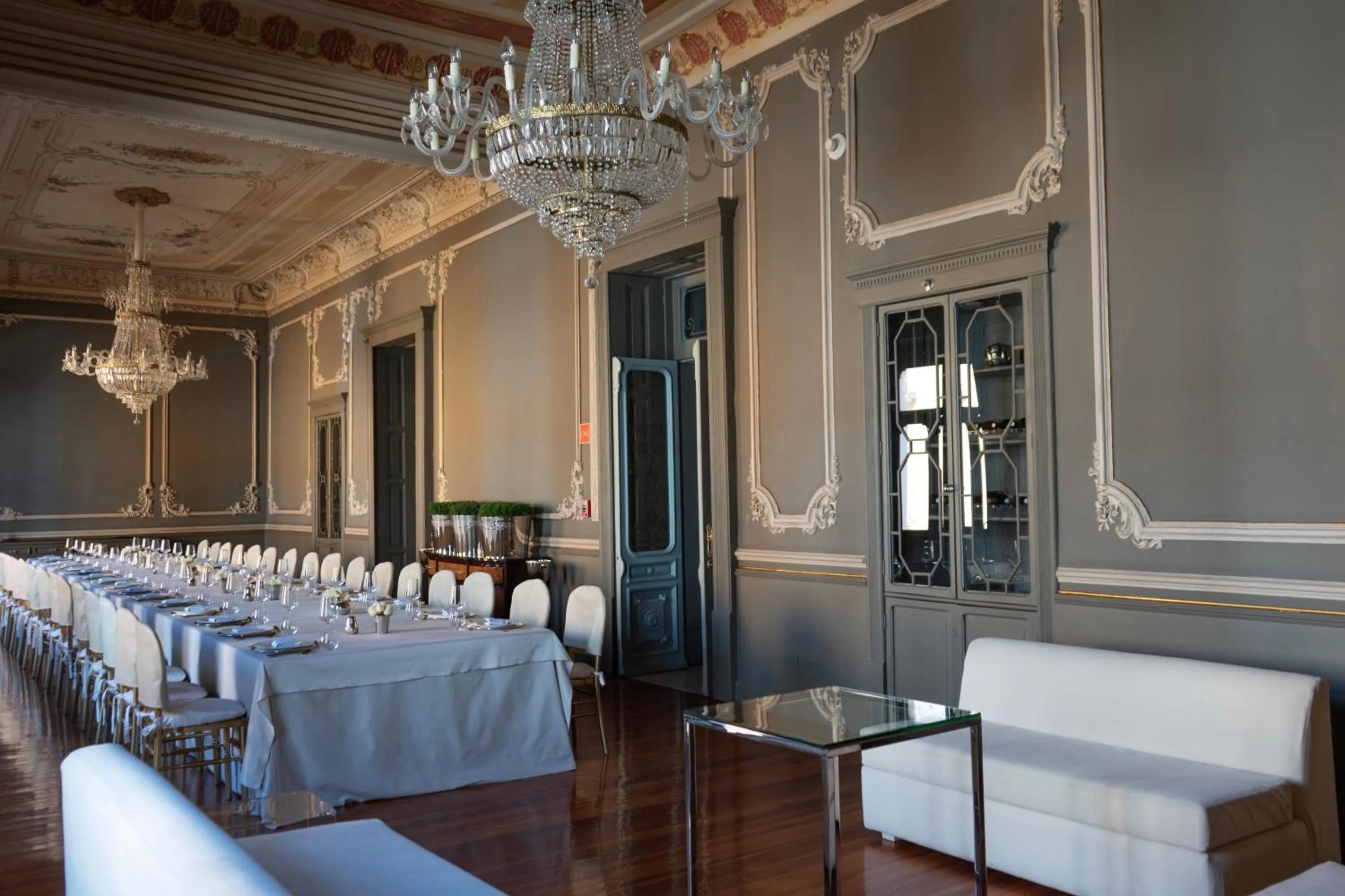 Restaurant/places to eat in Palacio Julio Hotel