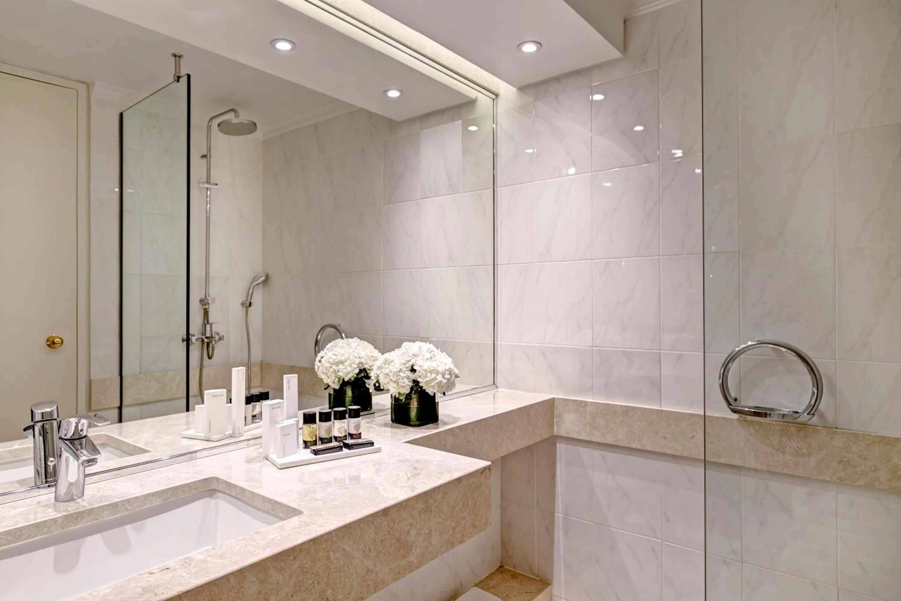 Bathroom in Divani Caravel