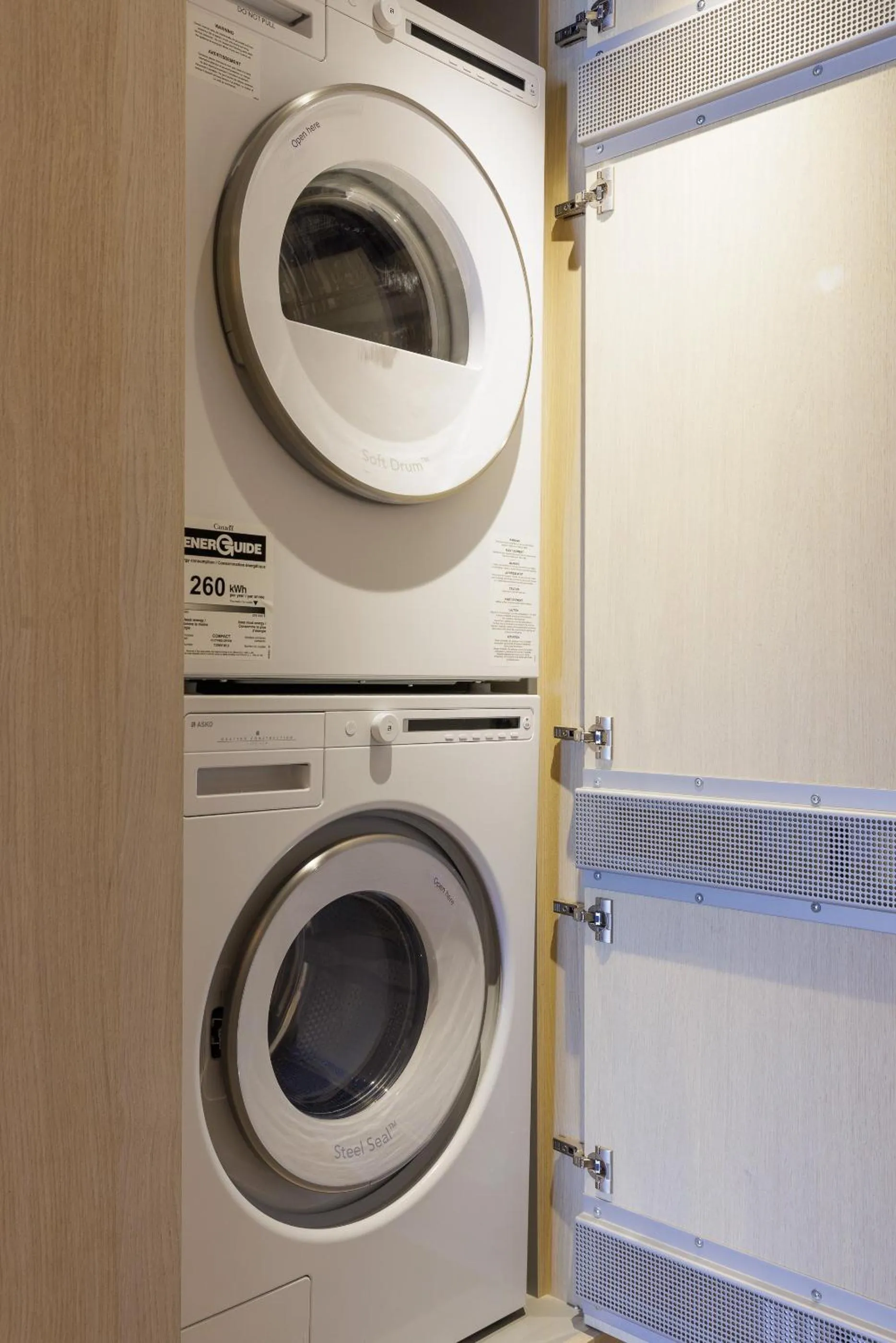 washing machine in Hapuna Beach Residences Condo - Luxury Redefined - Oceanfront