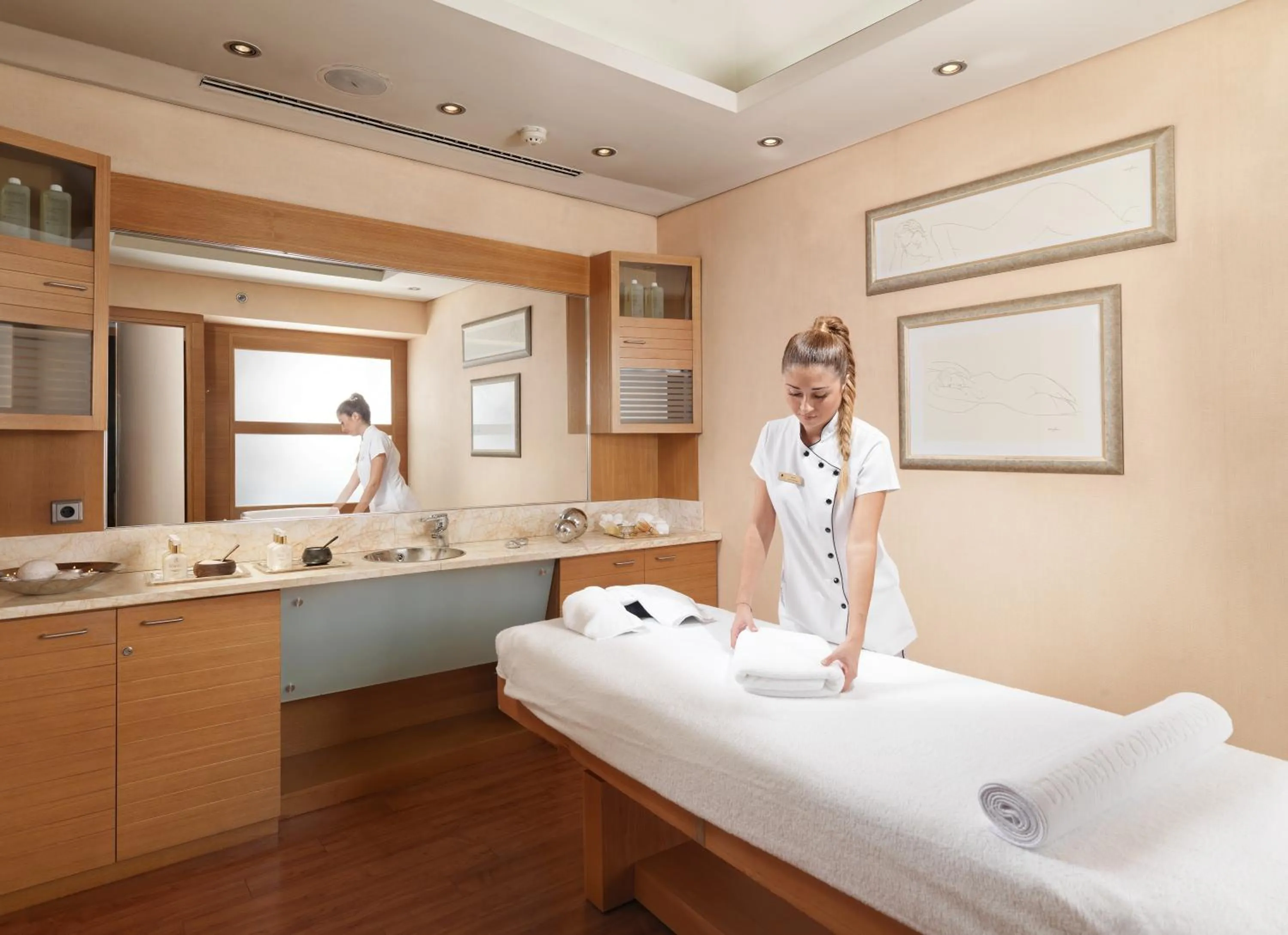 Spa and wellness centre/facilities in Divani Apollon Palace & Thalasso