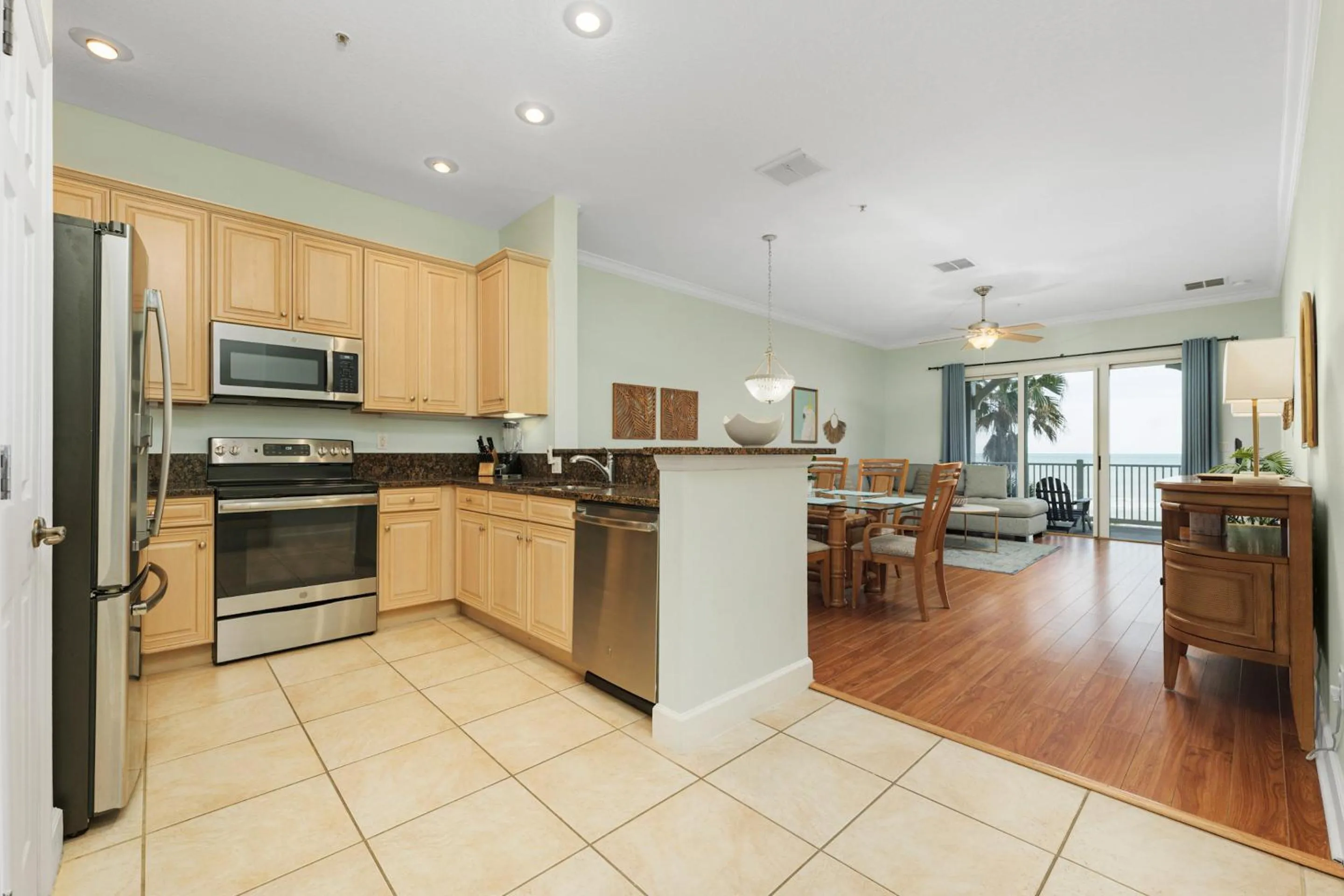 Property building in 633 Cinnamon Beach