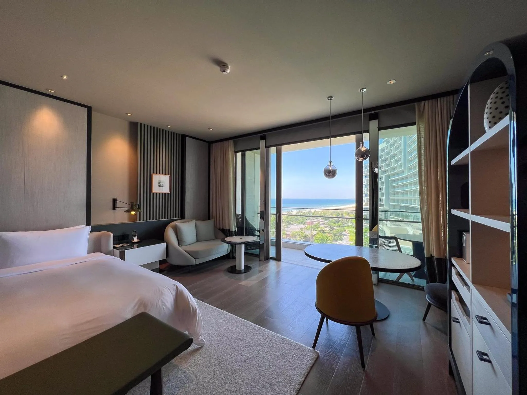 Sea view, Bed in New World Hoiana Beach Resort